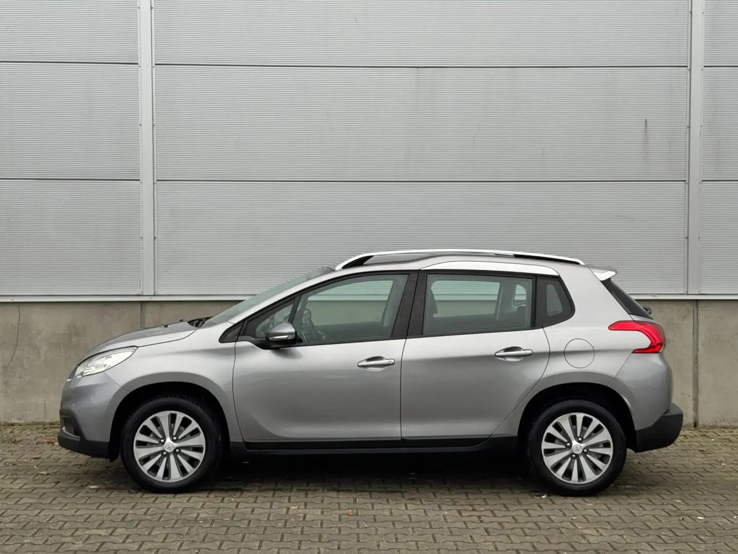 Peugeot 2008 1.2 VTi Active AUTOMAAT AIRCO|CRUISE|TREKH|NAP| Grau - 2