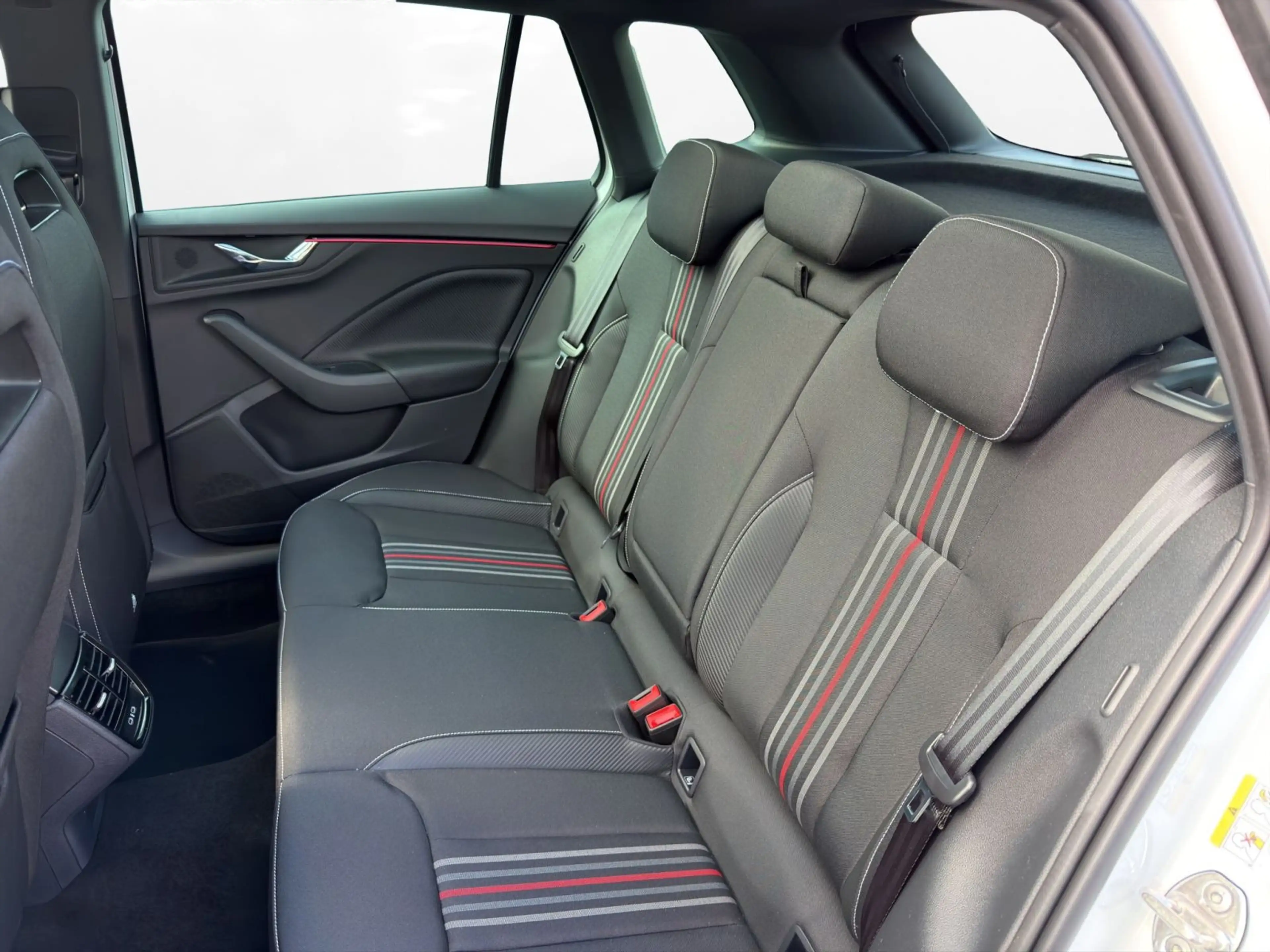 Skoda Kamiq 1.5 TSI Monte Carlo OPF — photo 11