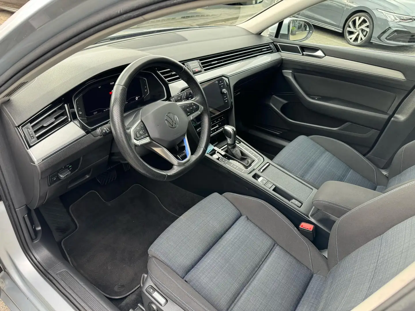 Volkswagen Passat Variant 1.4 TSI PHEV GTE Business virtual cockpit, navi, m Zilver - 2