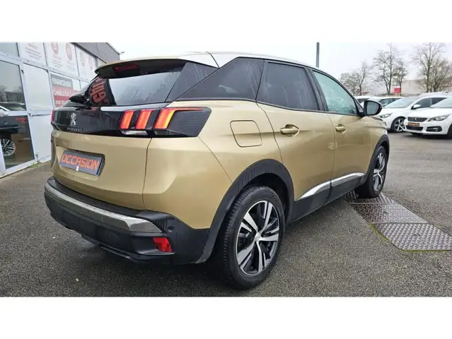 Peugeot 3008 view 3