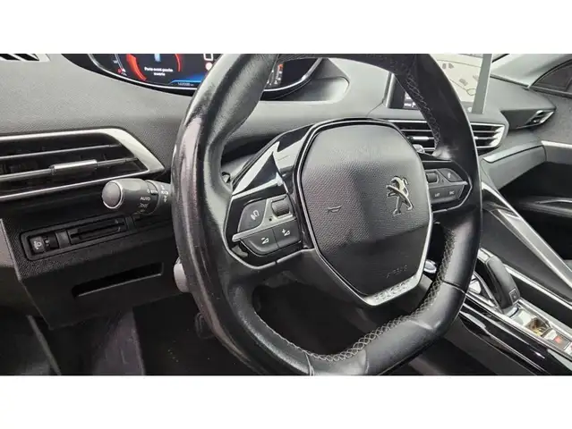 Peugeot 3008 view 5