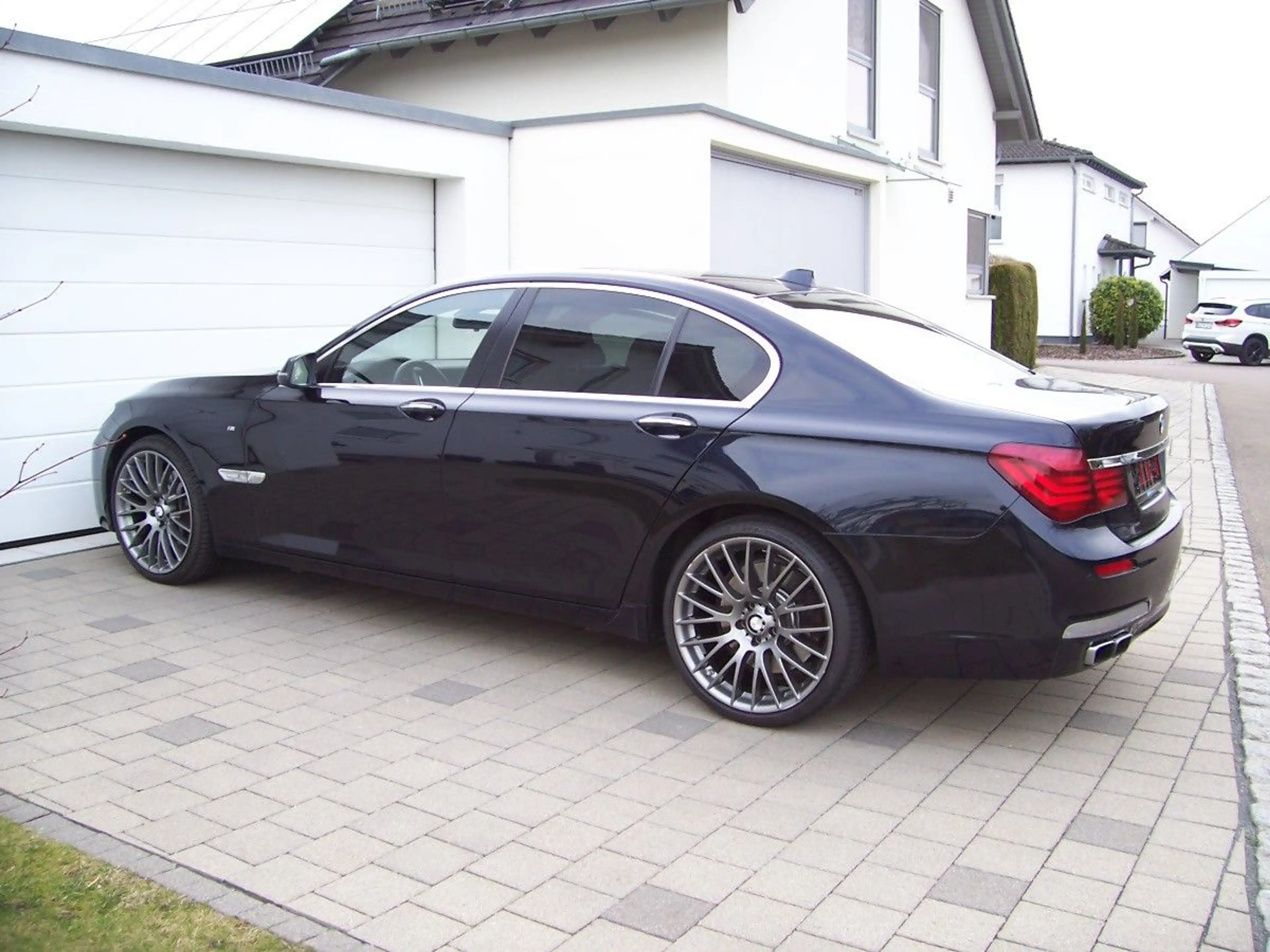 BMW 760 i M Sportpaket Massage/B&O/Soft/ESSD/21"/LED — photo 2