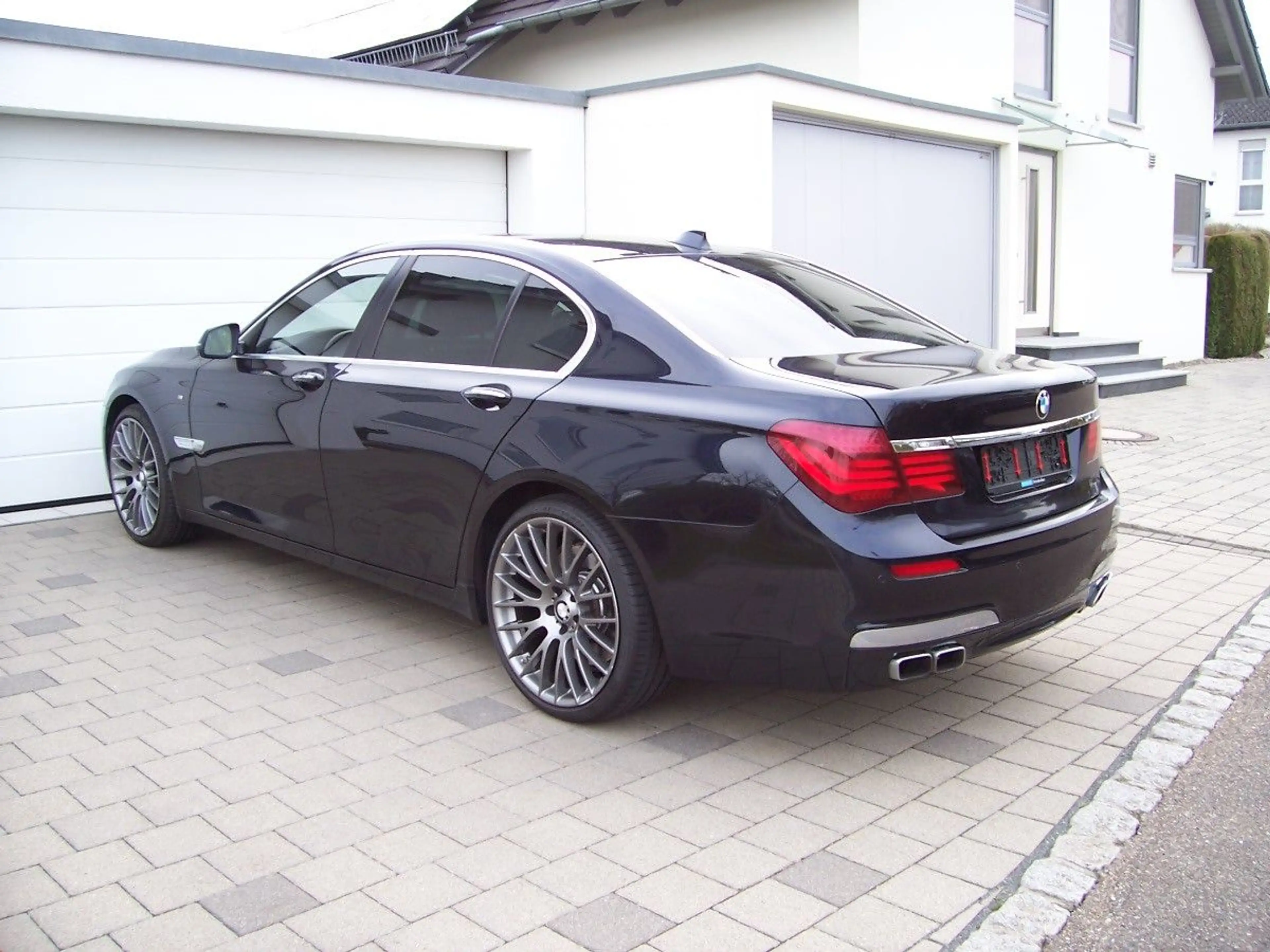 BMW 760 i M Sportpaket Massage/B&O/Soft/ESSD/21"/LED — photo 3