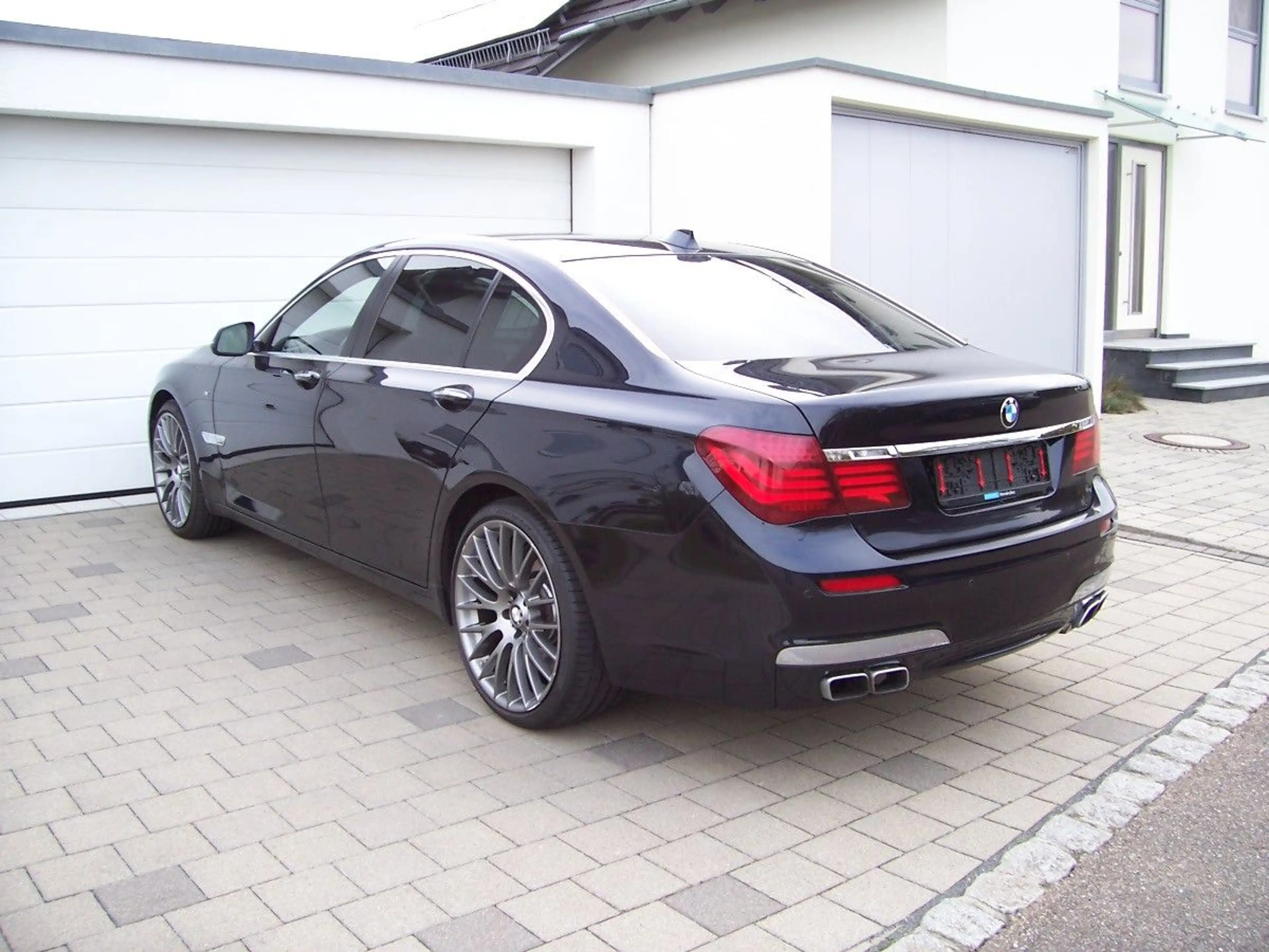 BMW 760 i M Sportpaket Massage/B&O/Soft/ESSD/21"/LED — photo 4