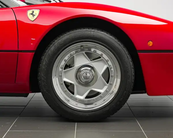 Ferrari 288 view 3