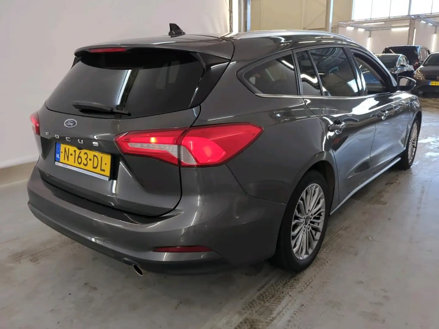 Ford Focus Wagon 1.0 EcoBoost Titanium X Business NL AUTO | T Grau - 2