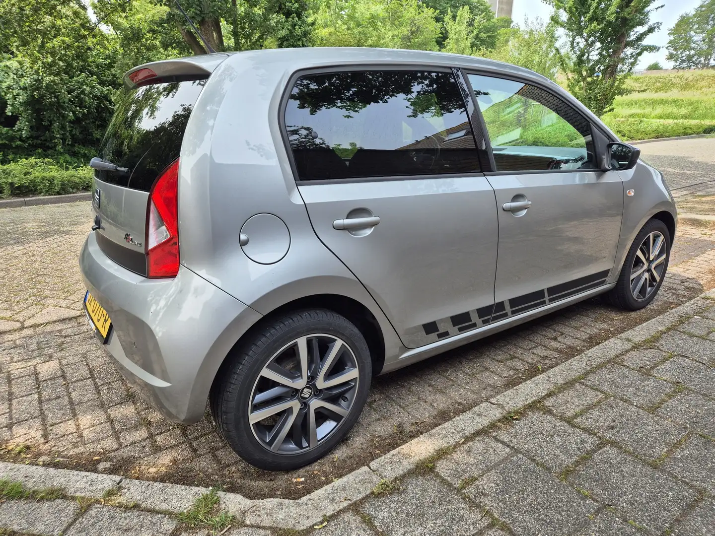 SEAT Mii 1.0 FR Connect Grijs - 2