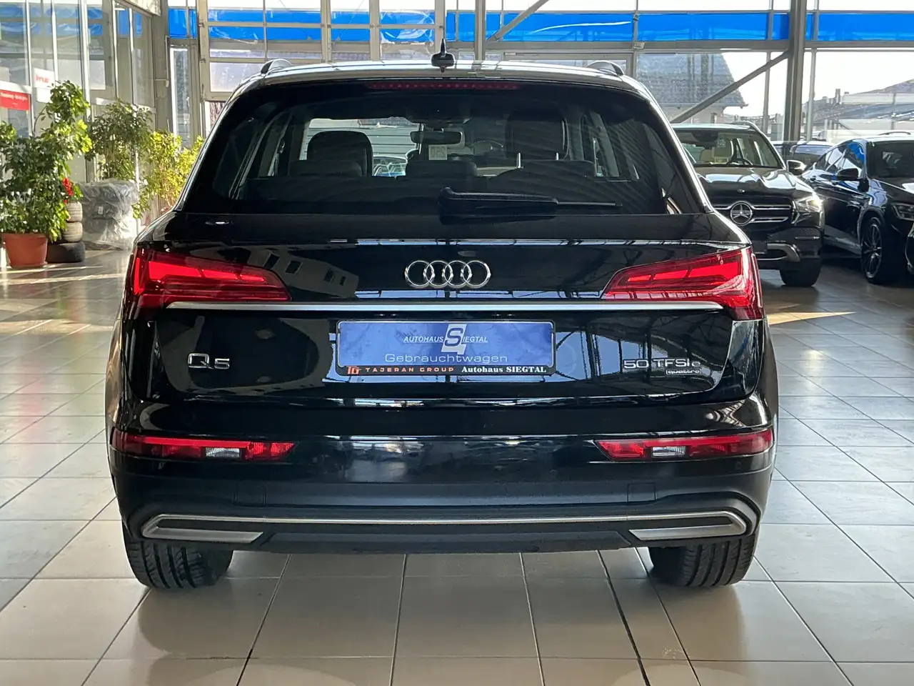 AUDI Q5 50 TFSI E QUATTRO - 299ch -98 719KMS - 98.7% SOH - ATTELAGE - CAMÉRA D'AIDE AU STATIONNEMENT - HAYON ARRIÈRE ÉLECTRIQUE - VOLANT EN CUIR