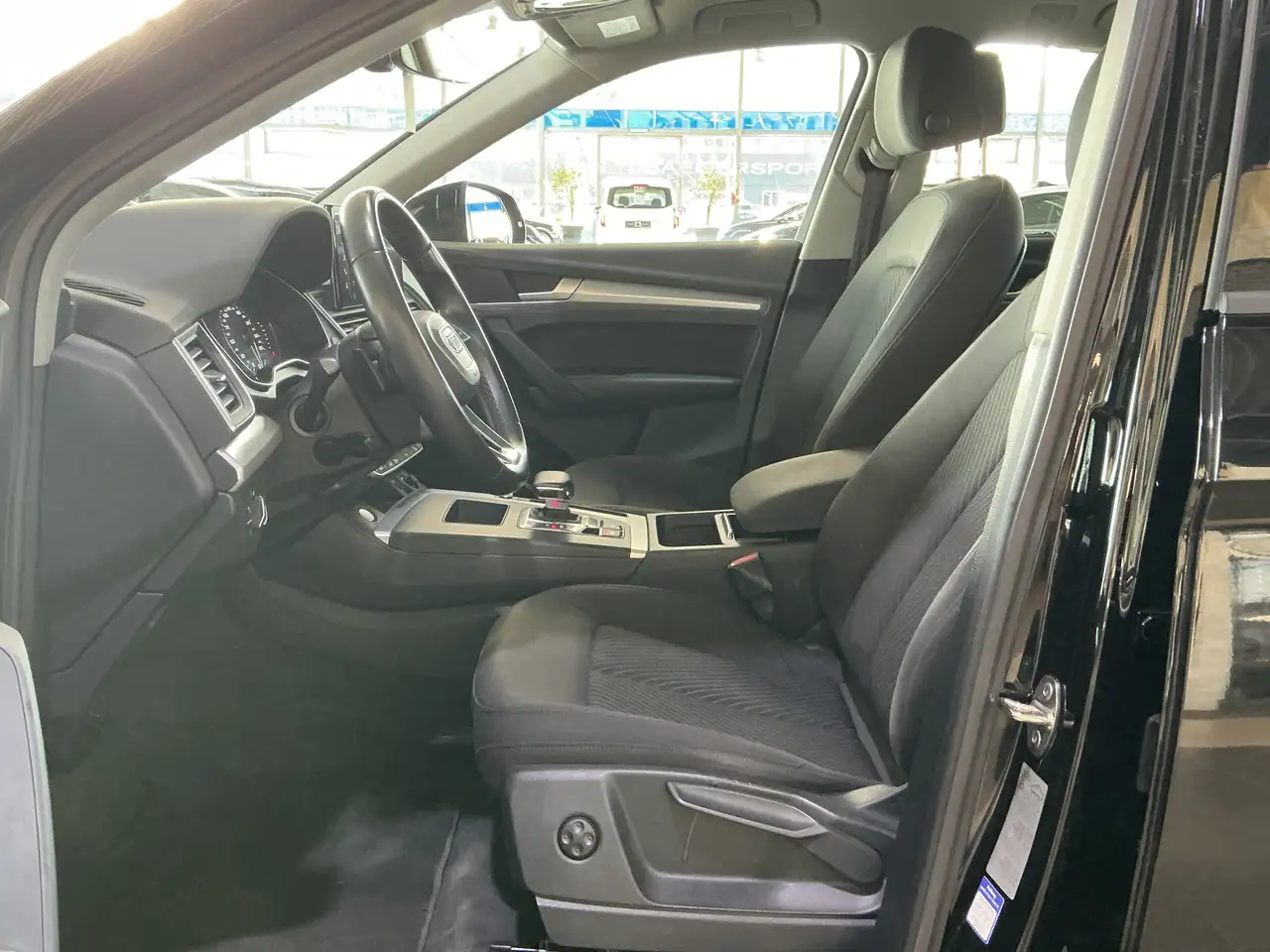 AUDI Q5 50 TFSI E QUATTRO - 299ch -98 719KMS - 98.7% SOH - ATTELAGE - CAMÉRA D'AIDE AU STATIONNEMENT - HAYON ARRIÈRE ÉLECTRIQUE - VOLANT EN CUIR