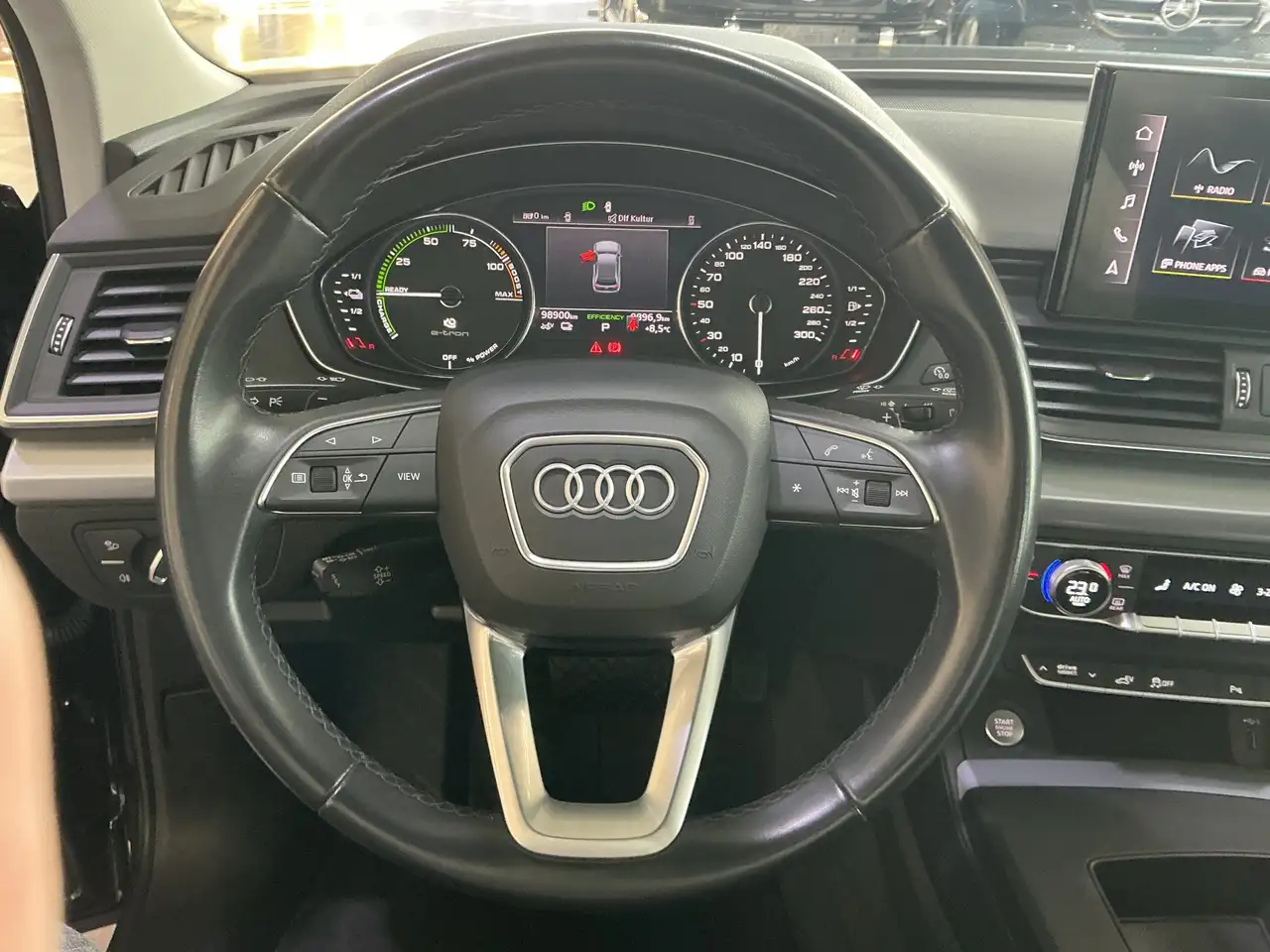 AUDI Q5 50 TFSI E QUATTRO - 299ch -98 719KMS - 98.7% SOH - ATTELAGE - CAMÉRA D'AIDE AU STATIONNEMENT - HAYON ARRIÈRE ÉLECTRIQUE - VOLANT EN CUIR