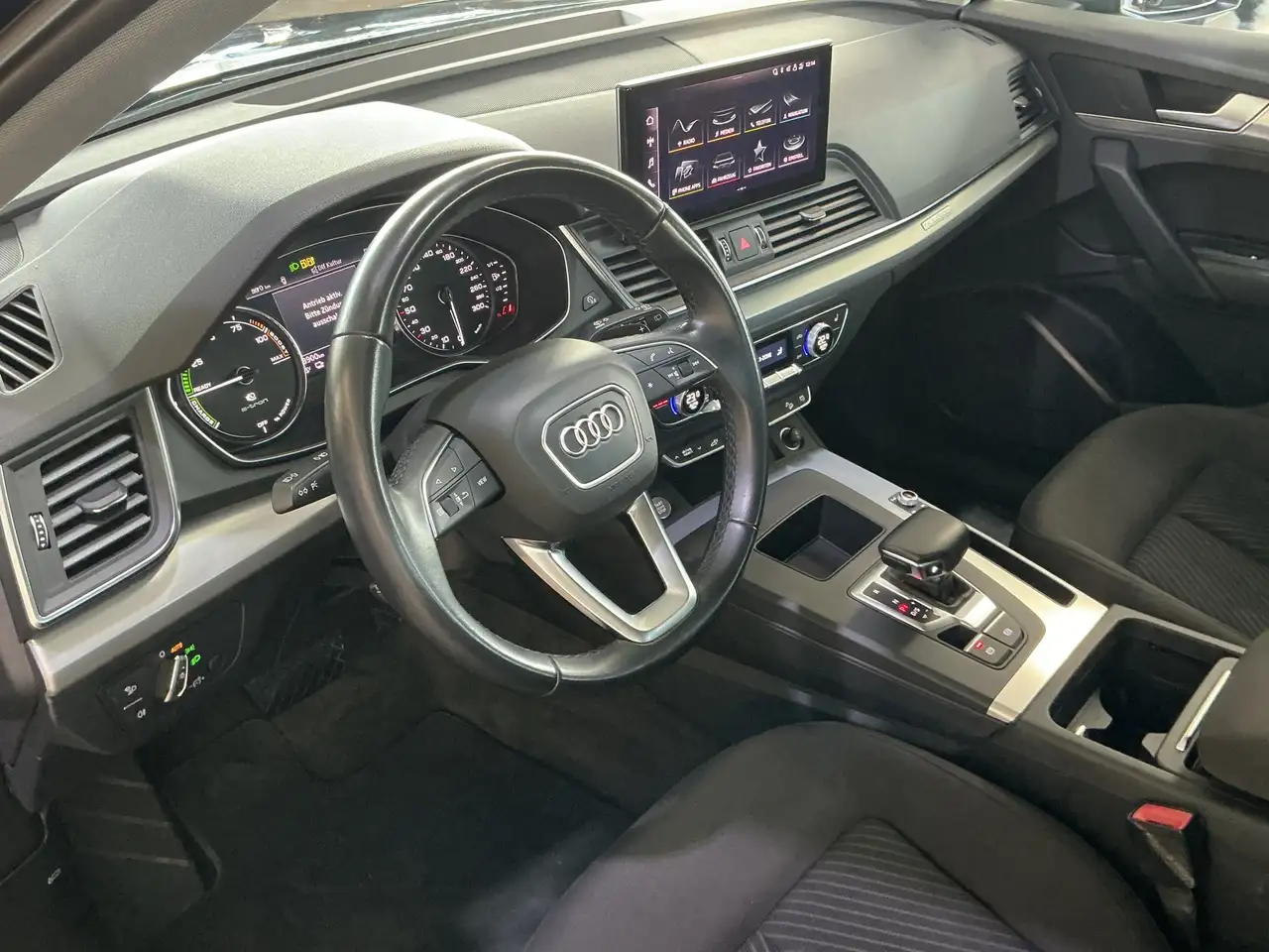 AUDI Q5 50 TFSI E QUATTRO - 299ch -98 719KMS - 98.7% SOH - ATTELAGE - CAMÉRA D'AIDE AU STATIONNEMENT - HAYON ARRIÈRE ÉLECTRIQUE - VOLANT EN CUIR