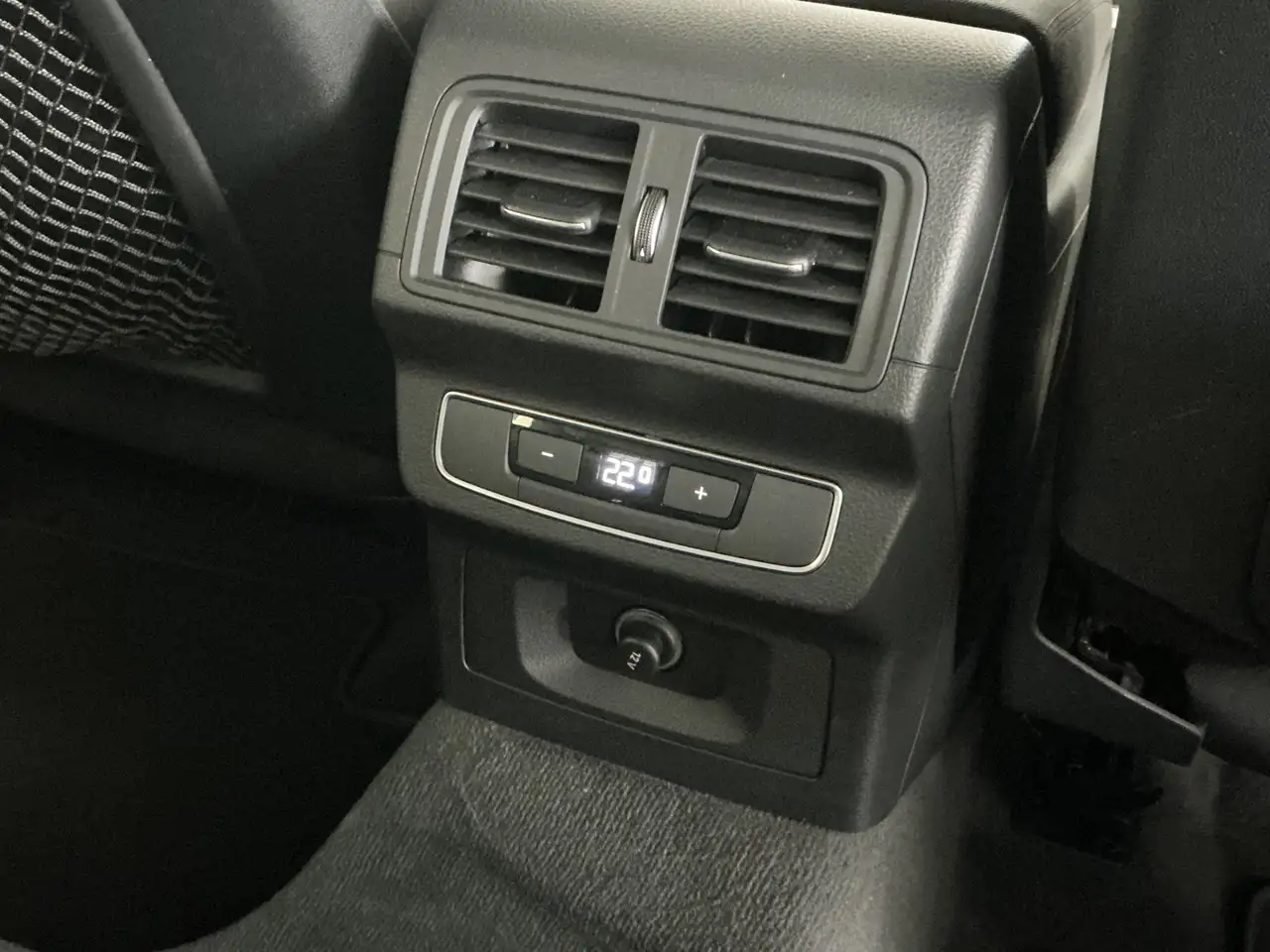 AUDI Q5 50 TFSI E QUATTRO - 299ch -98 719KMS - 98.7% SOH - ATTELAGE - CAMÉRA D'AIDE AU STATIONNEMENT - HAYON ARRIÈRE ÉLECTRIQUE - VOLANT EN CUIR