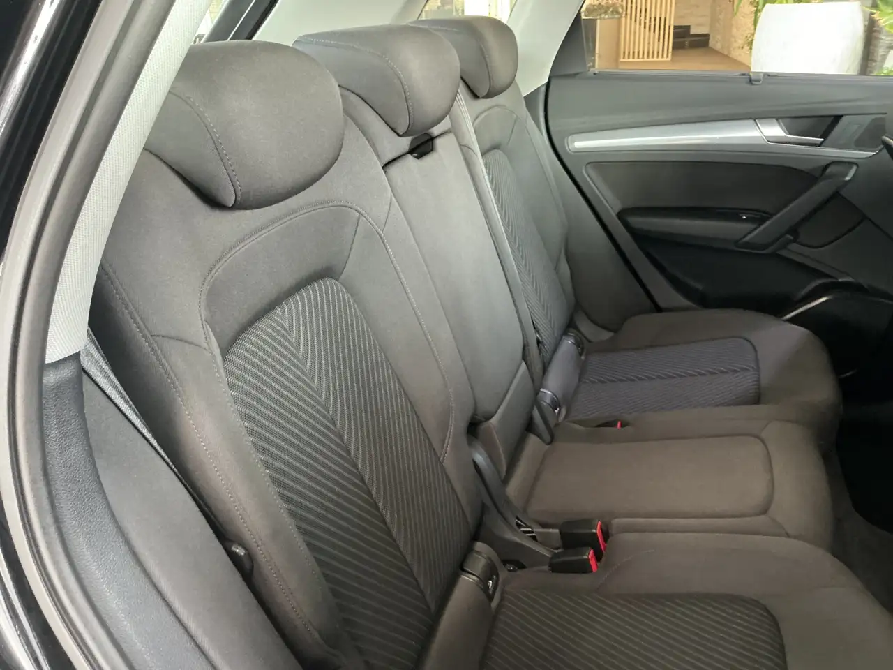 AUDI Q5 50 TFSI E QUATTRO - 299ch -98 719KMS - 98.7% SOH - ATTELAGE - CAMÉRA D'AIDE AU STATIONNEMENT - HAYON ARRIÈRE ÉLECTRIQUE - VOLANT EN CUIR