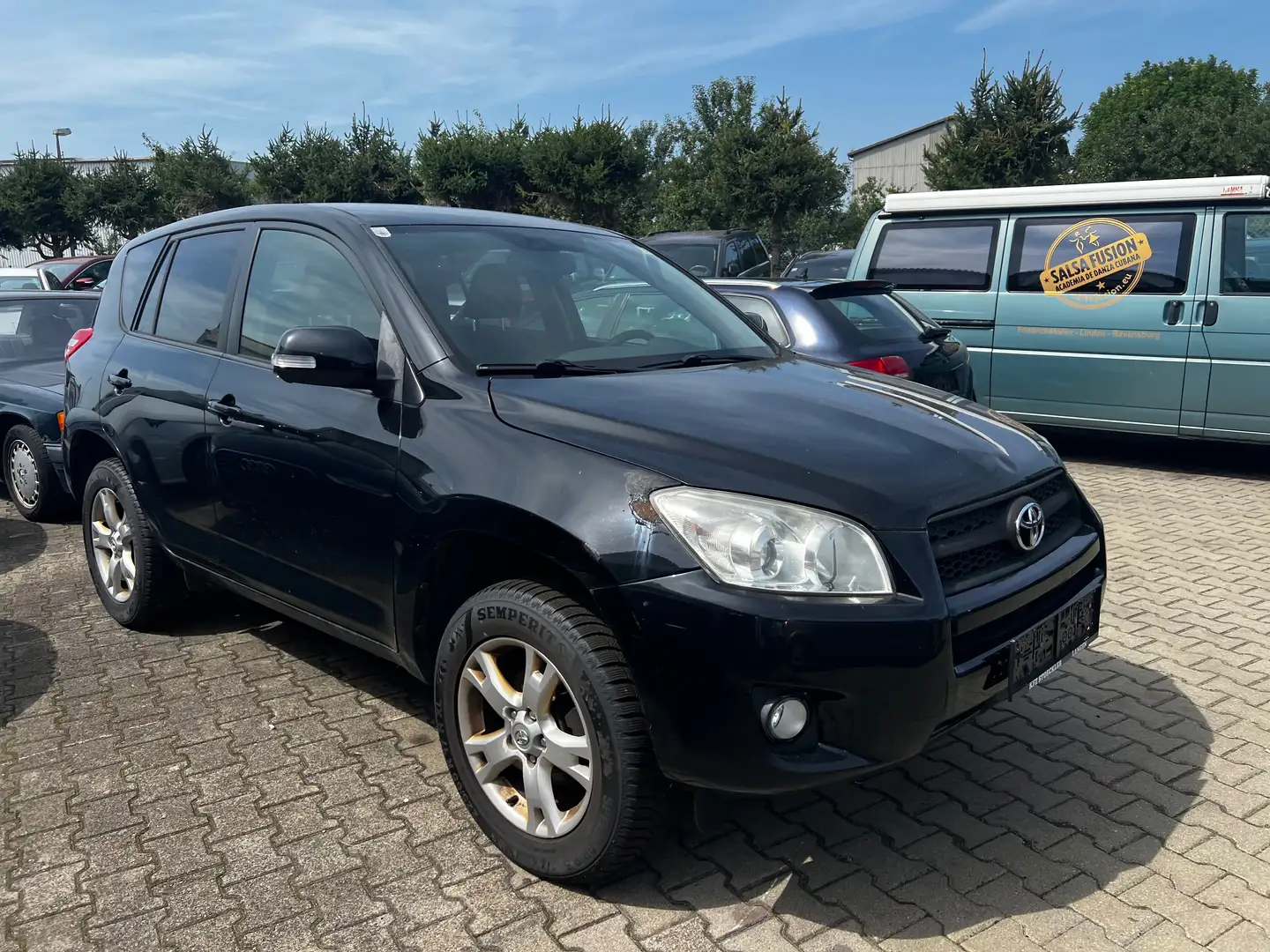 Toyota RAV 4 2.0 4x4 Multidrive S Sol Чёрный - 1