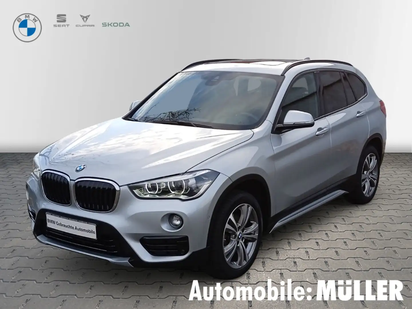 BMW X1 sDrive 18 i Sport Line Rückfahrkamera+Panodach+Spo Silber - 1