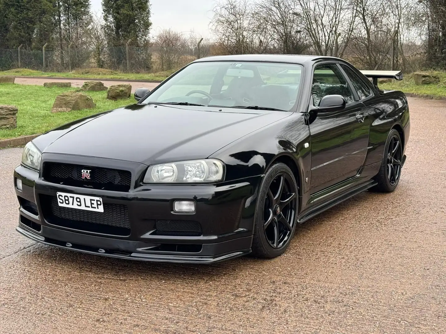 Nissan Skyline Standard Negro - 2