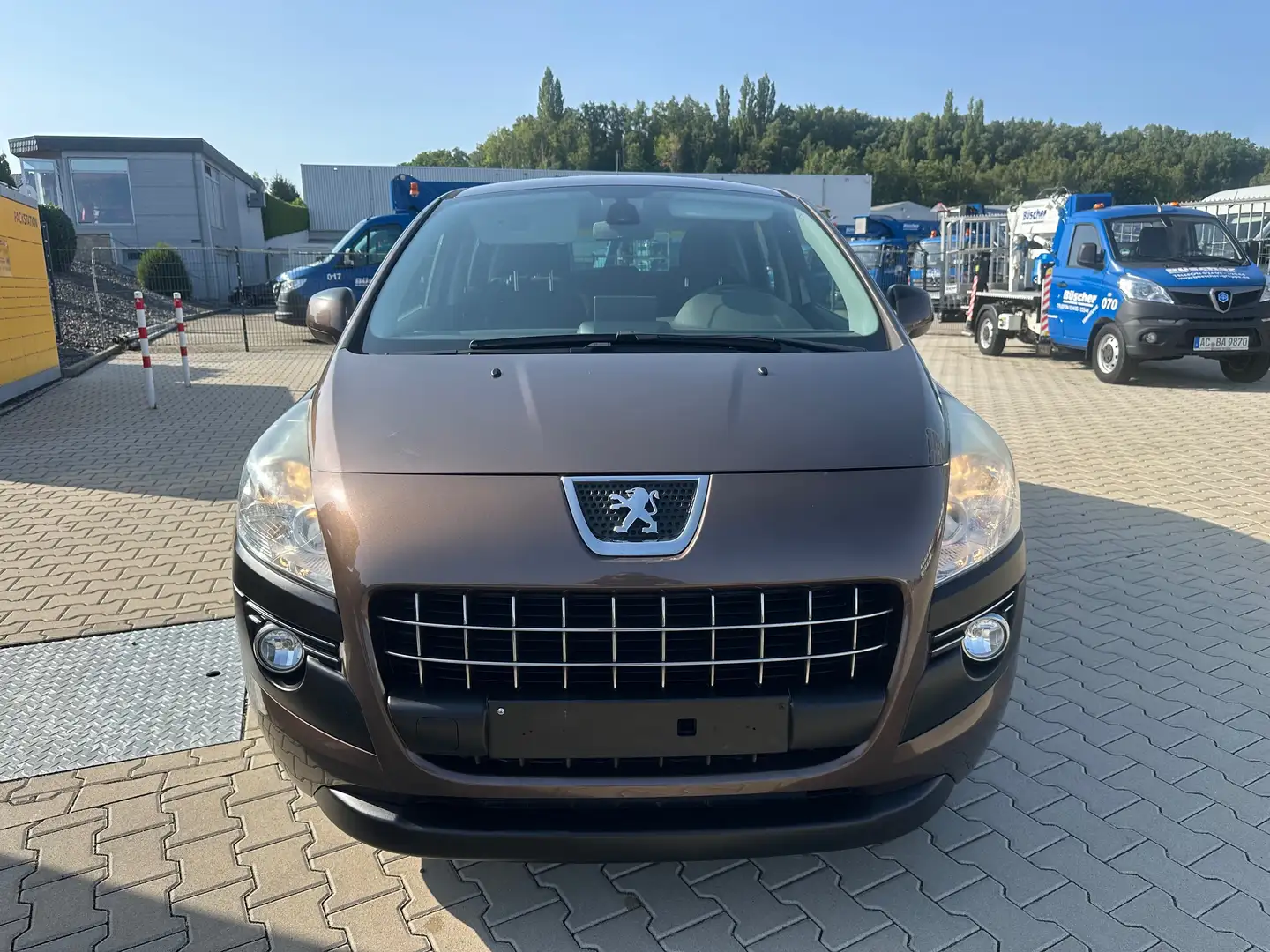 Peugeot 3008 Active  Automatik Navi Braun - 2