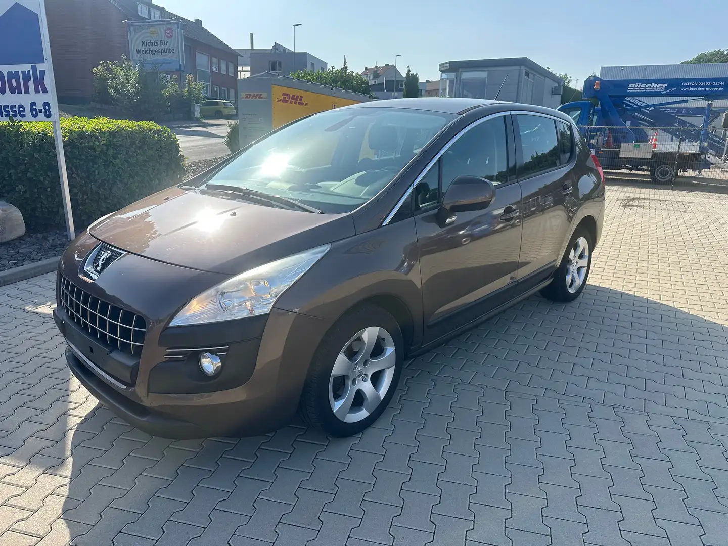 Peugeot 3008 Active  Automatik Navi Braun - 1
