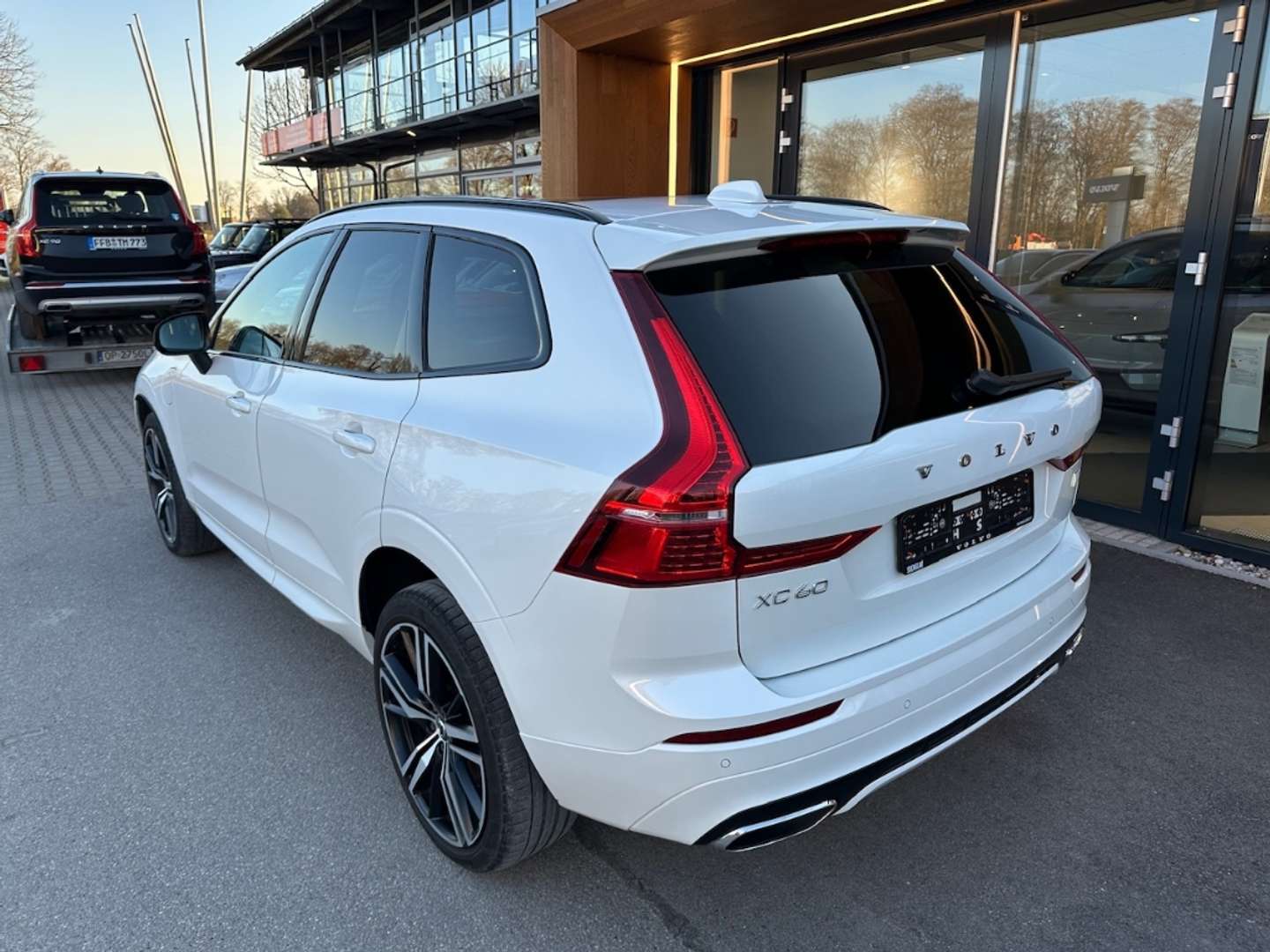 Volvo XC60 R Design Recharge Plug-In Hybrid AWD T8 - 2020 - Joinsteer - #3
