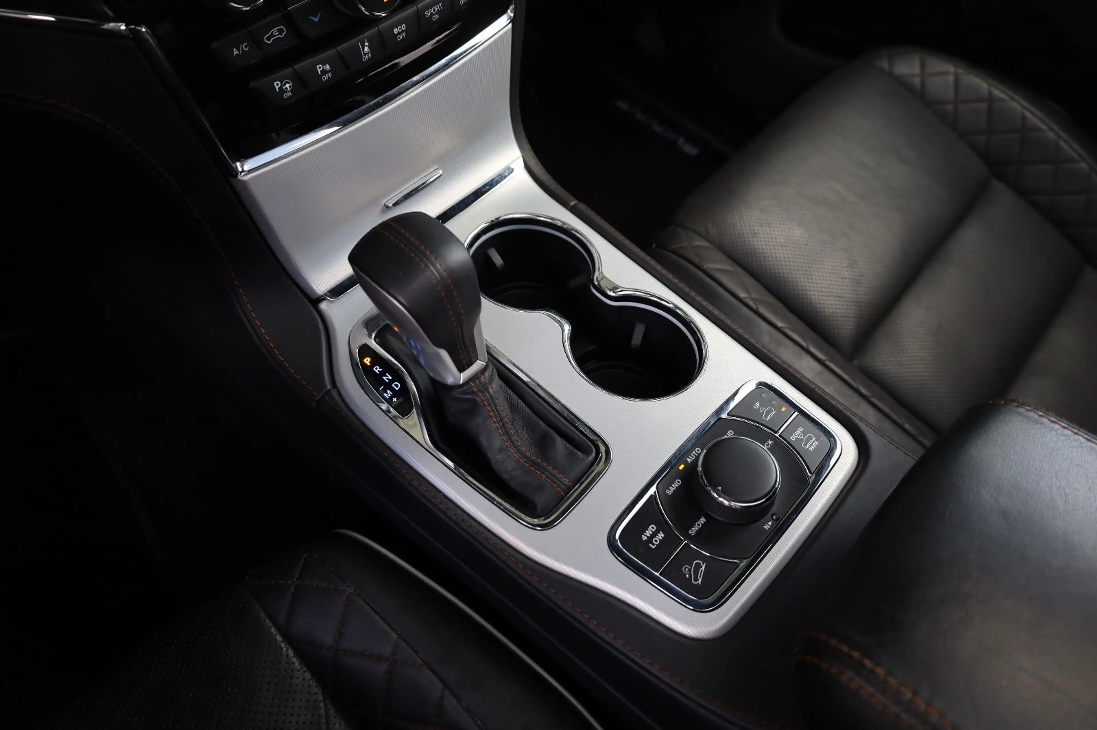 Jeep Grand Cherokee 5.7L V8 Summit/BRC/ACC/HK/AIR/R20 — photo 15