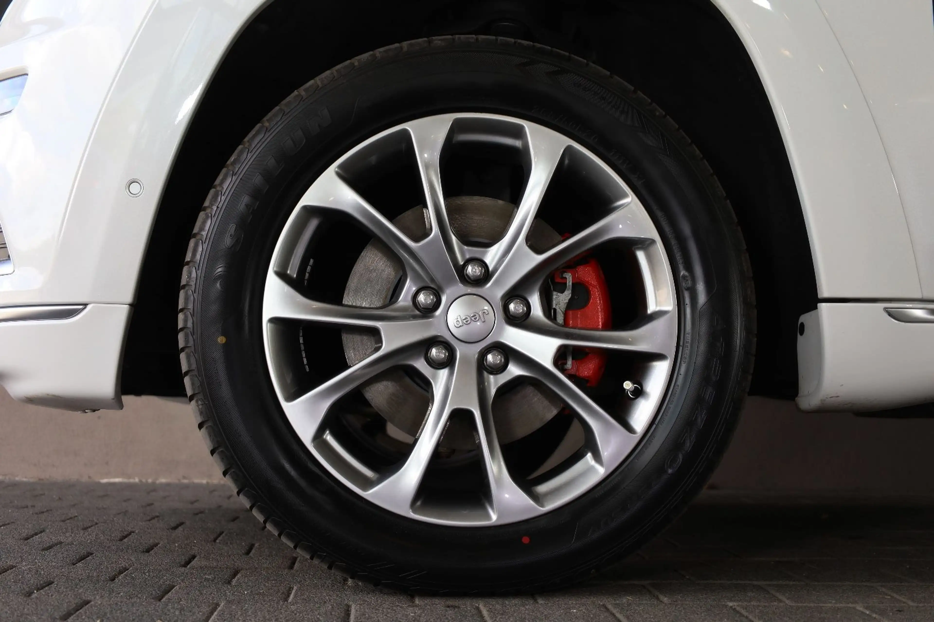 Jeep Grand Cherokee 5.7L V8 Summit/BRC/ACC/HK/AIR/R20 — photo 4