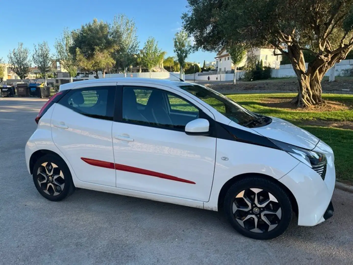 Toyota Aygo Aygo 70 x-play x-shift x-play Blanco - 1