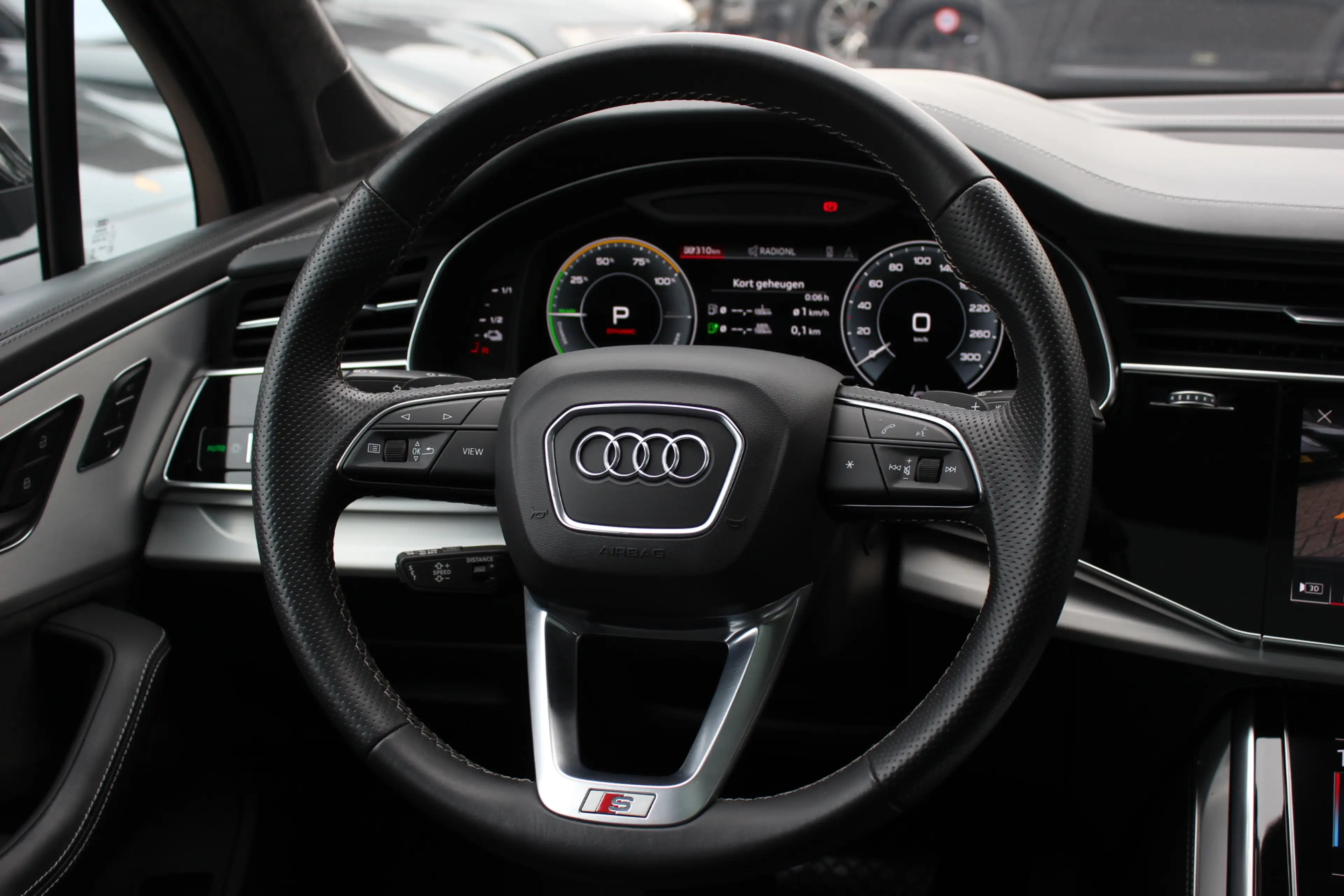 Audi Q7 60 TFSI e quattro Pro Line S Competition / Trekhaa — photo 18