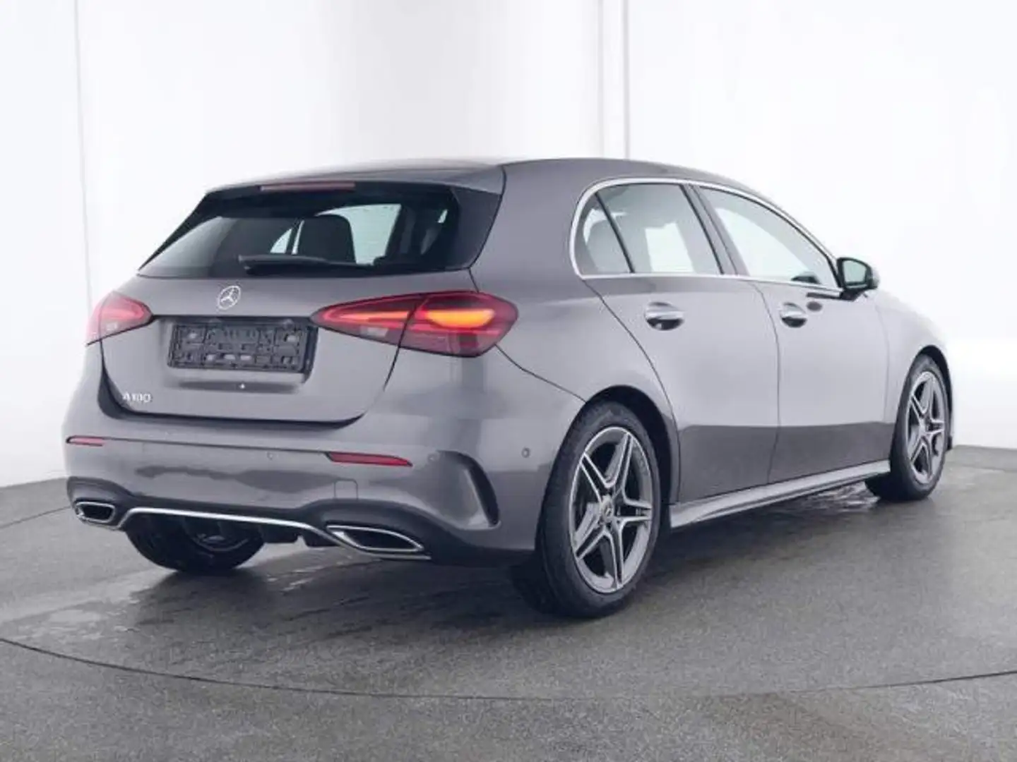 Mercedes-Benz A 180 Automatic Premium AMG MILD HYBRID Grijs - 2