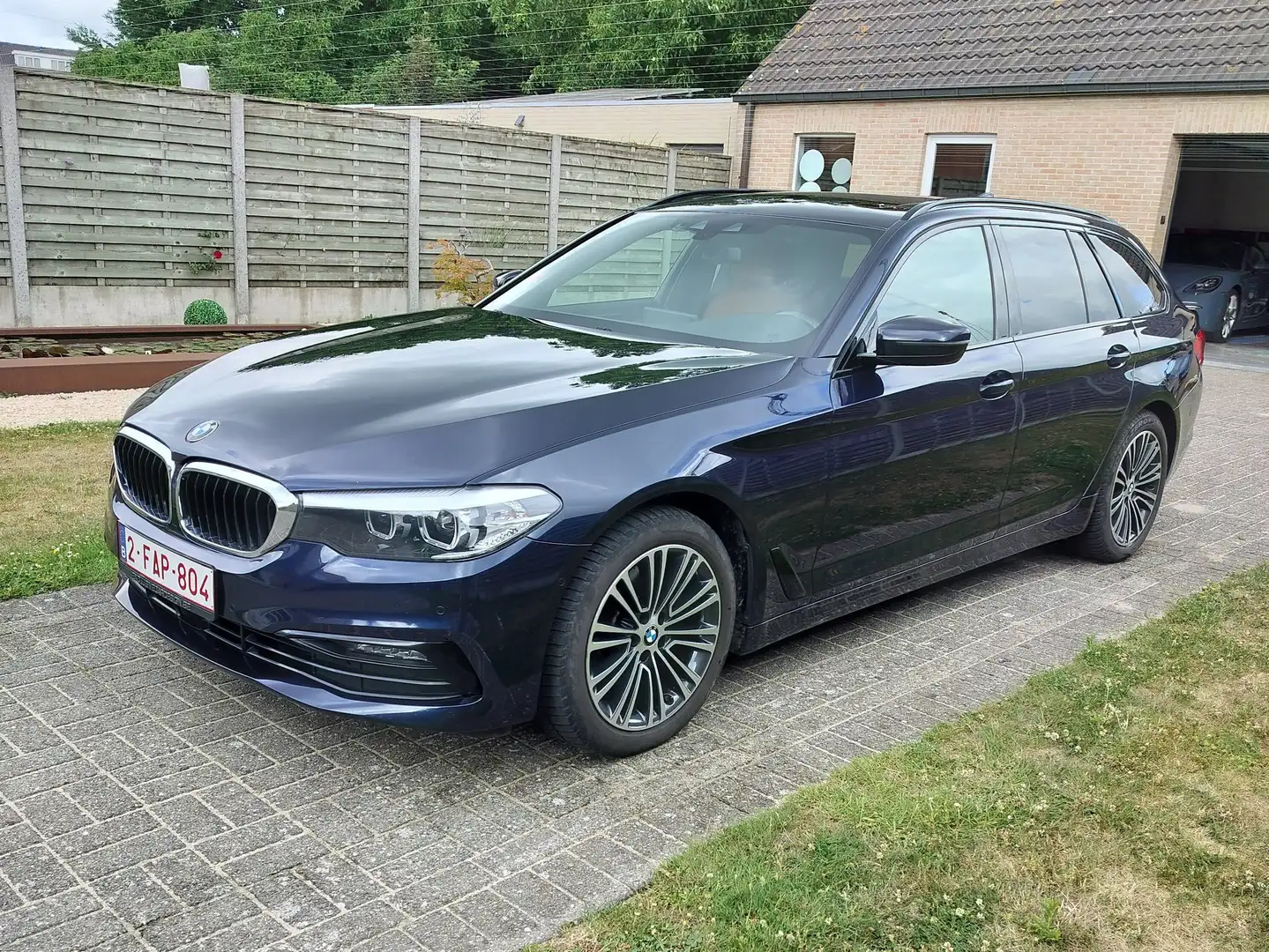 BMW 520 520d Touring Aut. Sport Line Blauw - 1