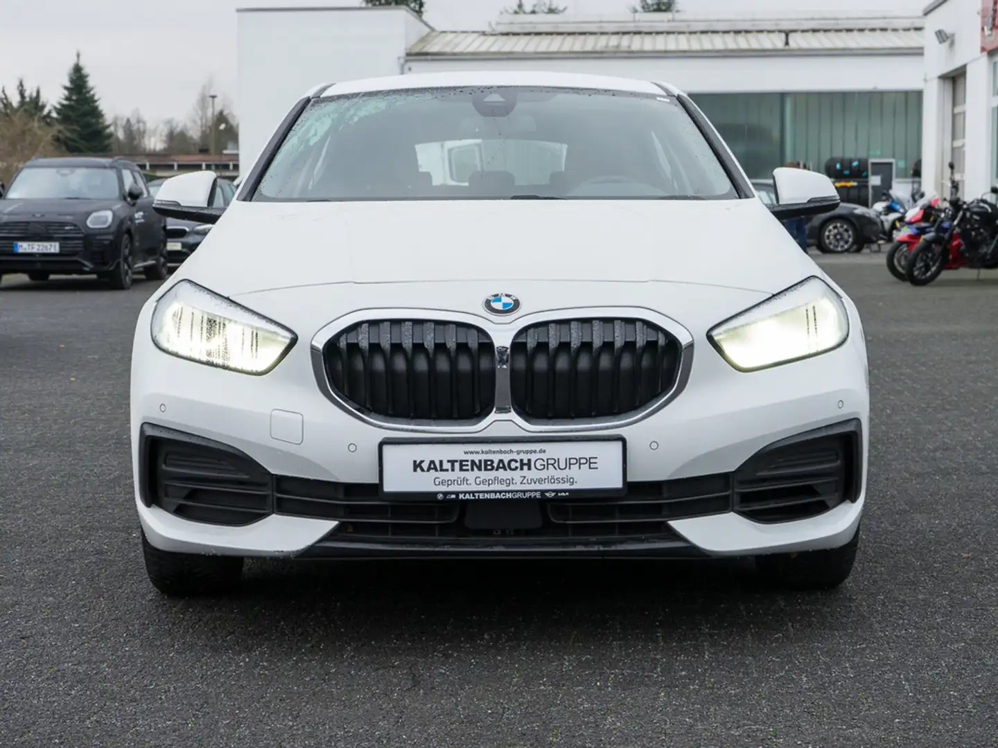BMW 116 i Advantage LED NAVI SITZHEIZUNG PDC KLIMA Weiß - 2