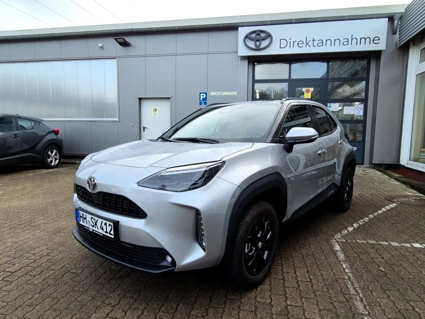 Toyota Yaris Cross 1,5-l-VVT-iE Hybrid Syst. 96kW (130 PS) Silber - 1