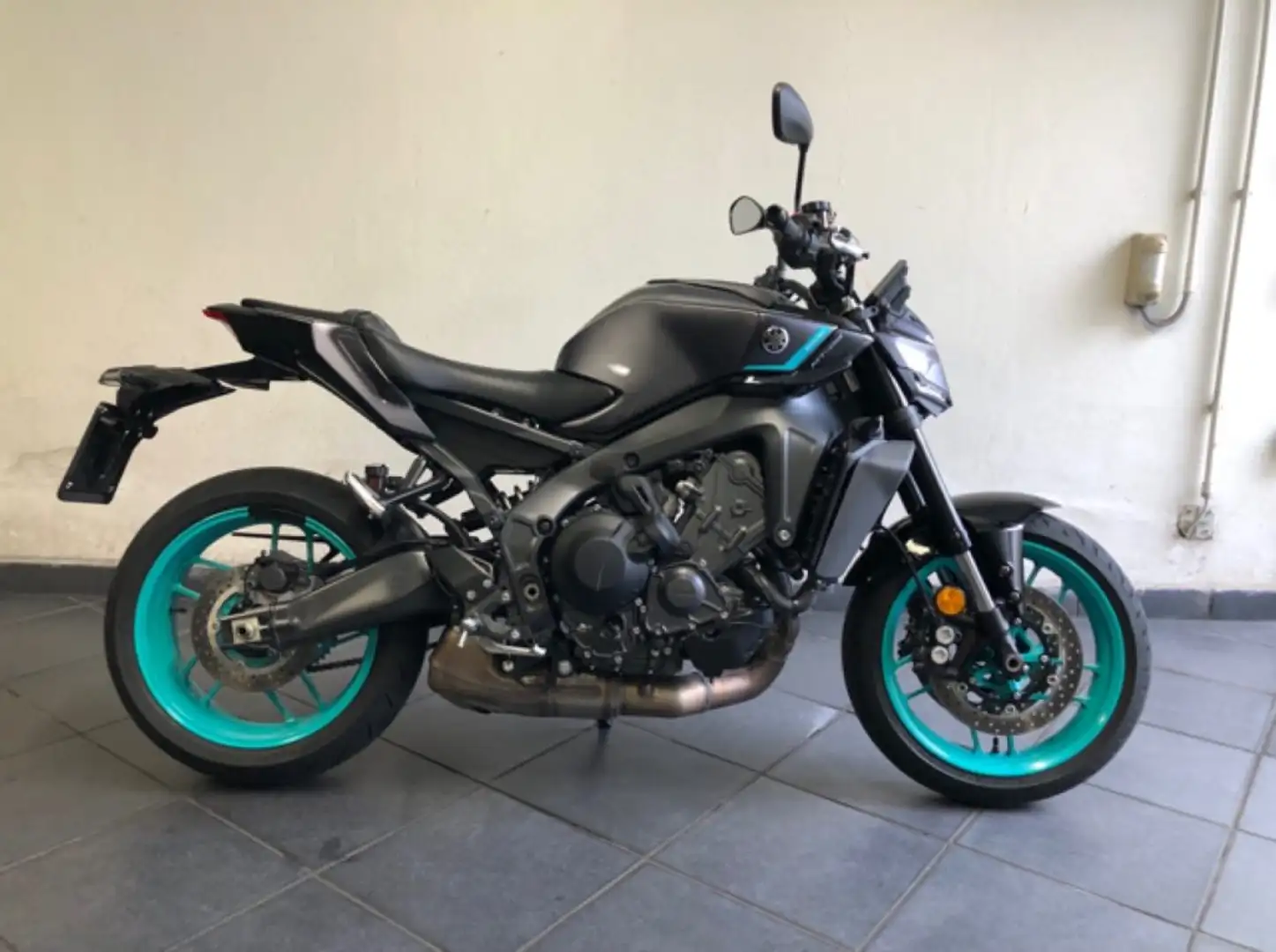 Yamaha MT-09 NAKED Grigio - 1