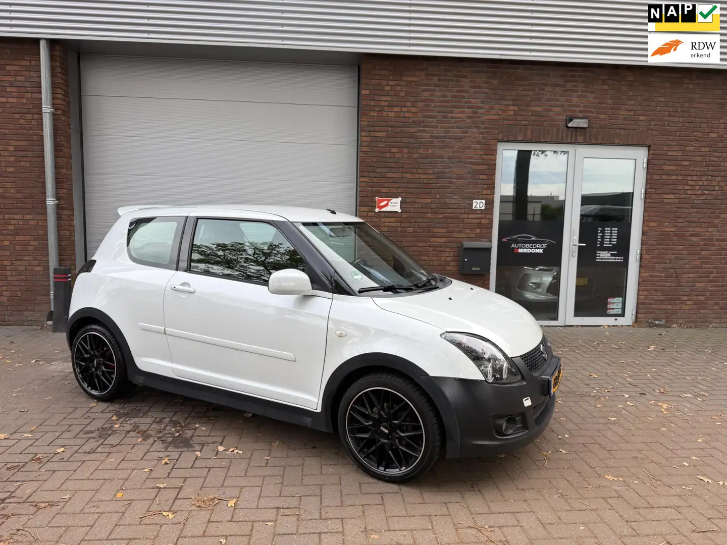 Suzuki Swift 1.3 Bandit|AIRCO|NIEUWE APK|APPLE CARPLAY Wit - 1