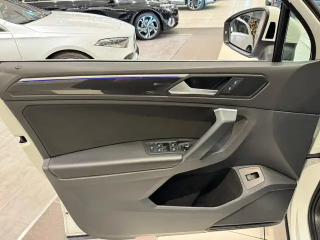 Volkswagen Tiguan view 8
