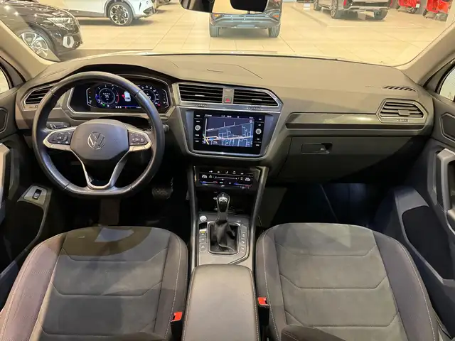 Volkswagen Tiguan view 11