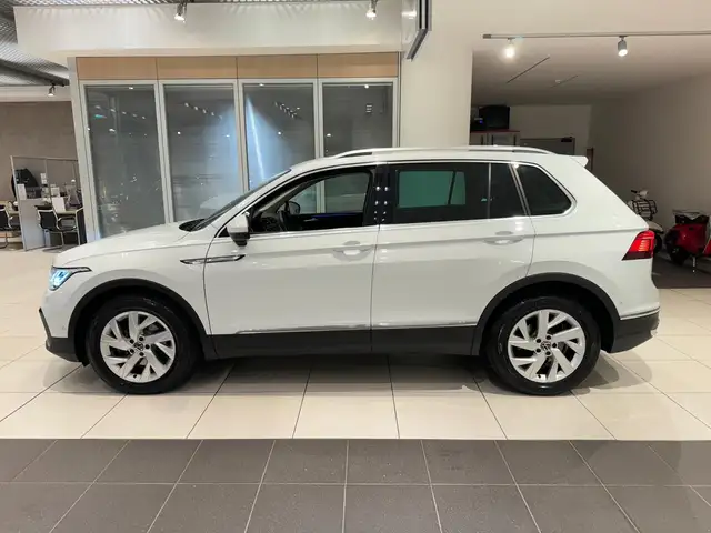 Volkswagen Tiguan view 4