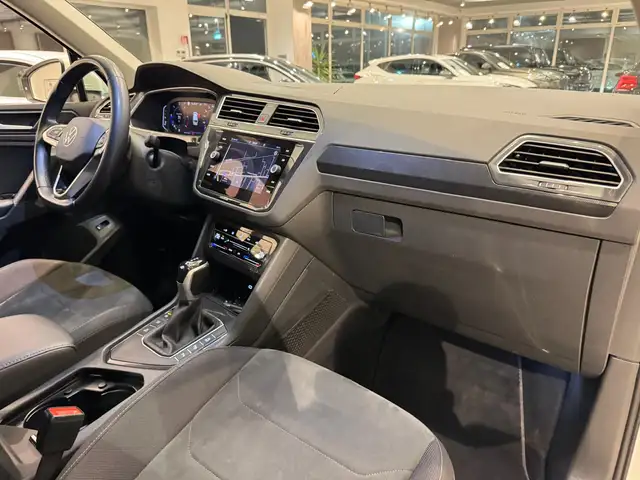 Volkswagen Tiguan view 13