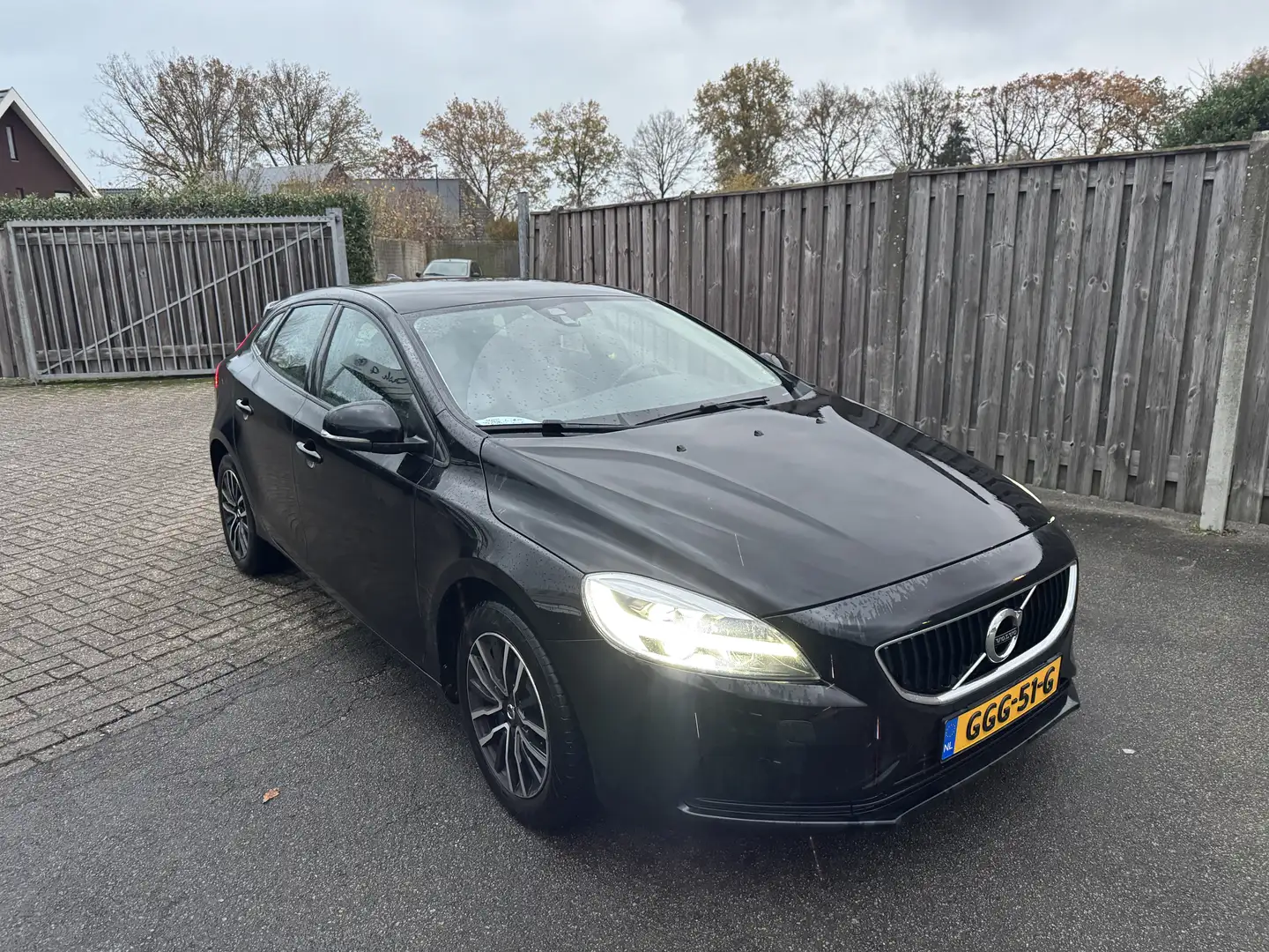 Volvo V40 2.0 T3 Momentum Noir - 2