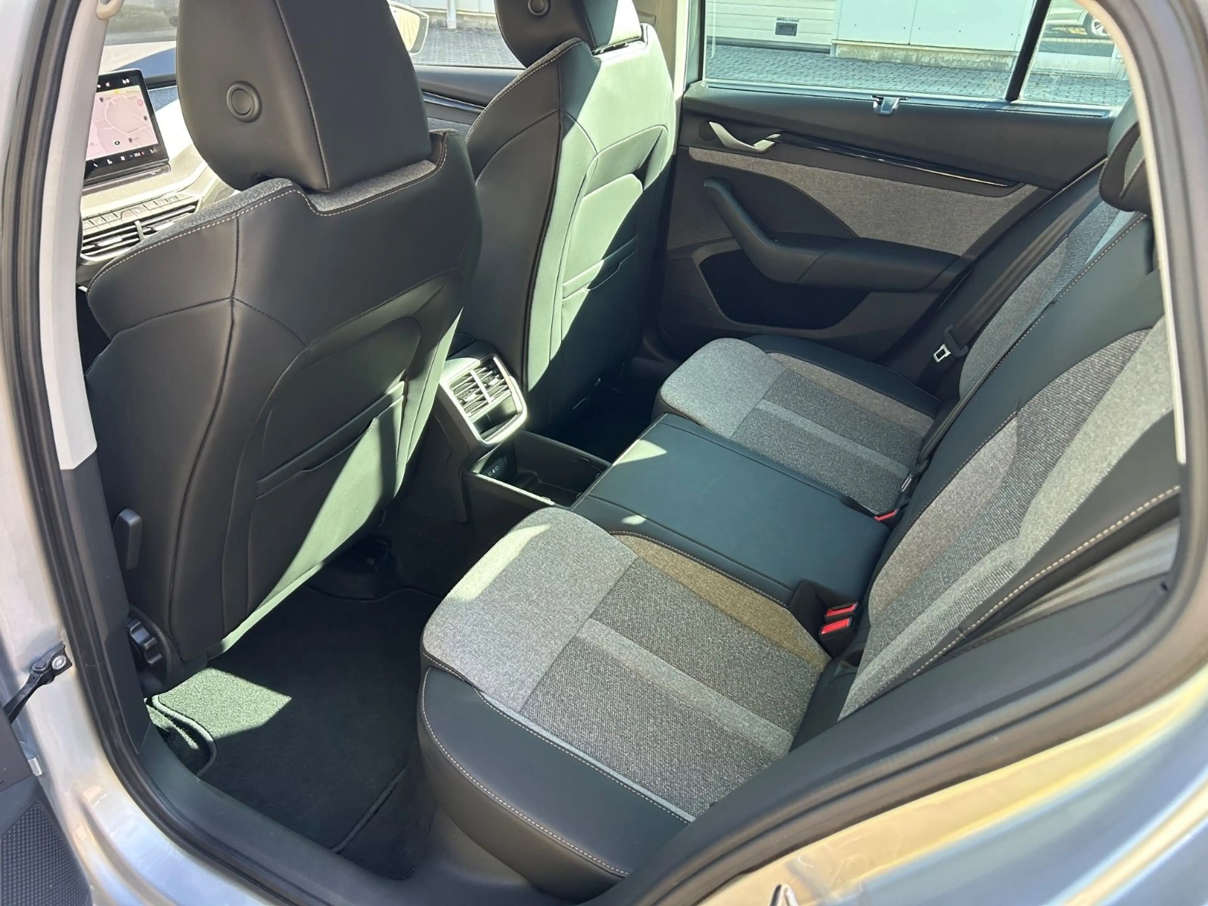 Skoda Octavia Combi 2.0 TDI Selection — photo 13