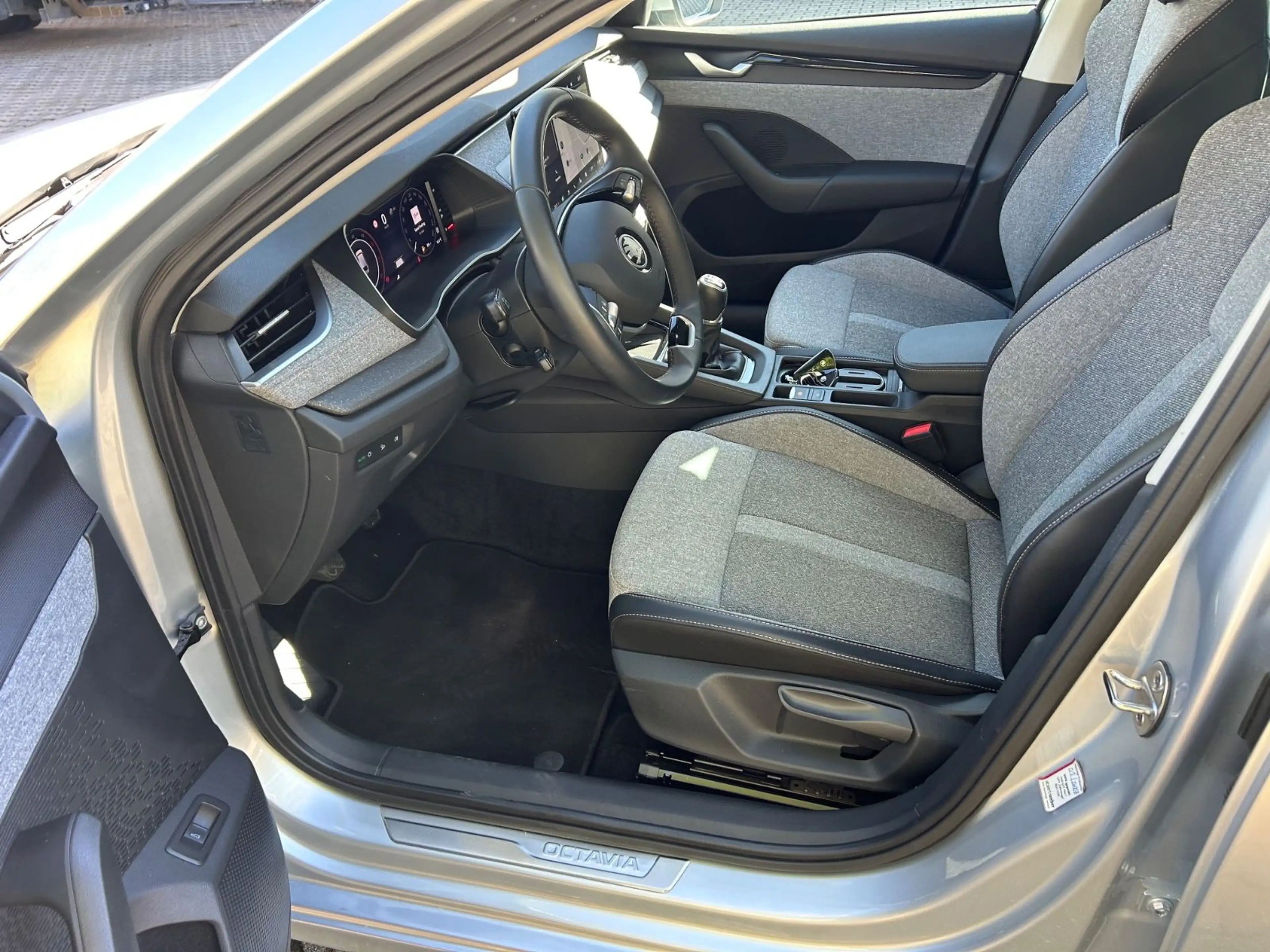 Skoda Octavia Combi 2.0 TDI Selection — photo 20