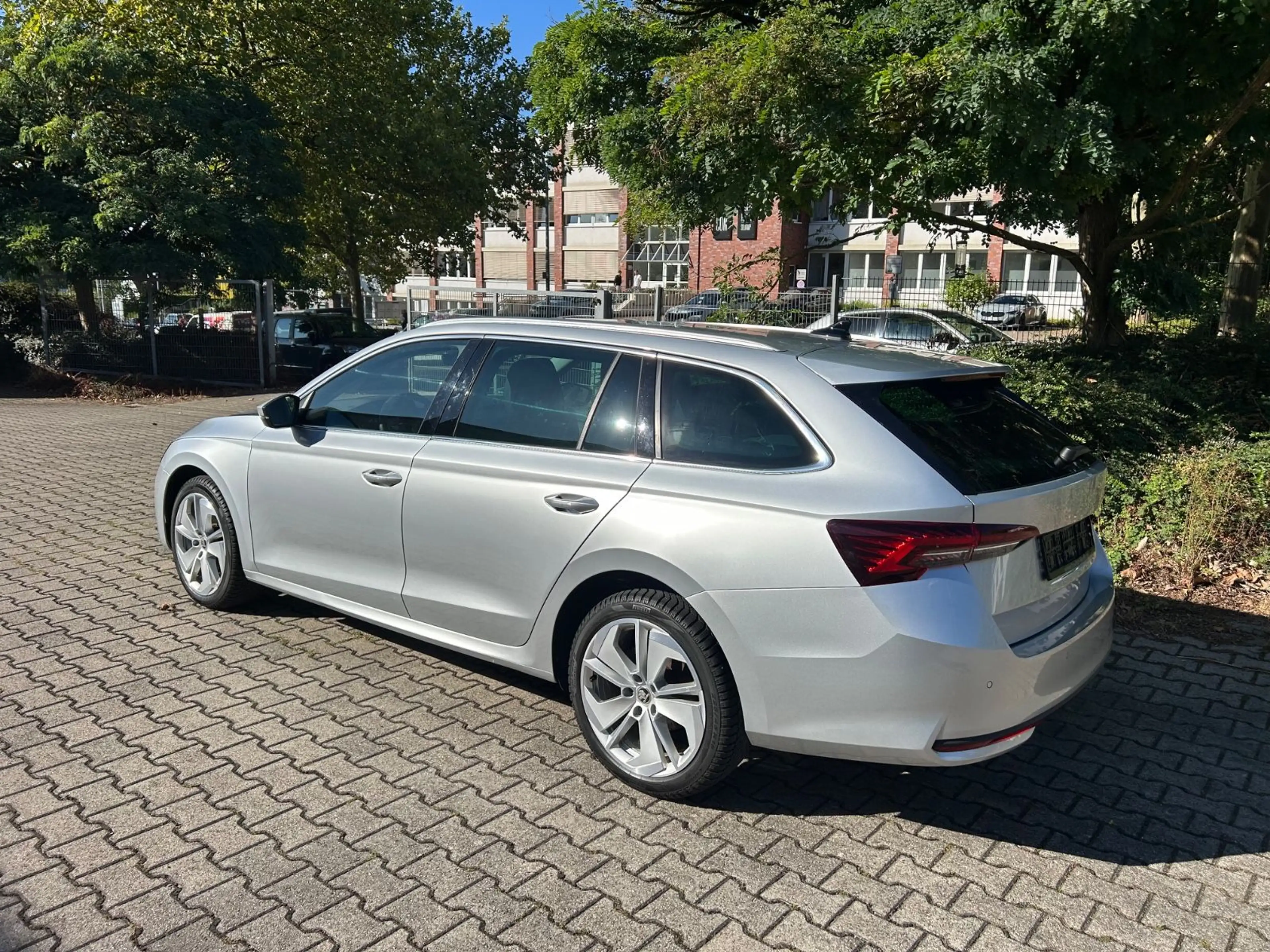 Skoda Octavia Combi 2.0 TDI Selection — photo 3