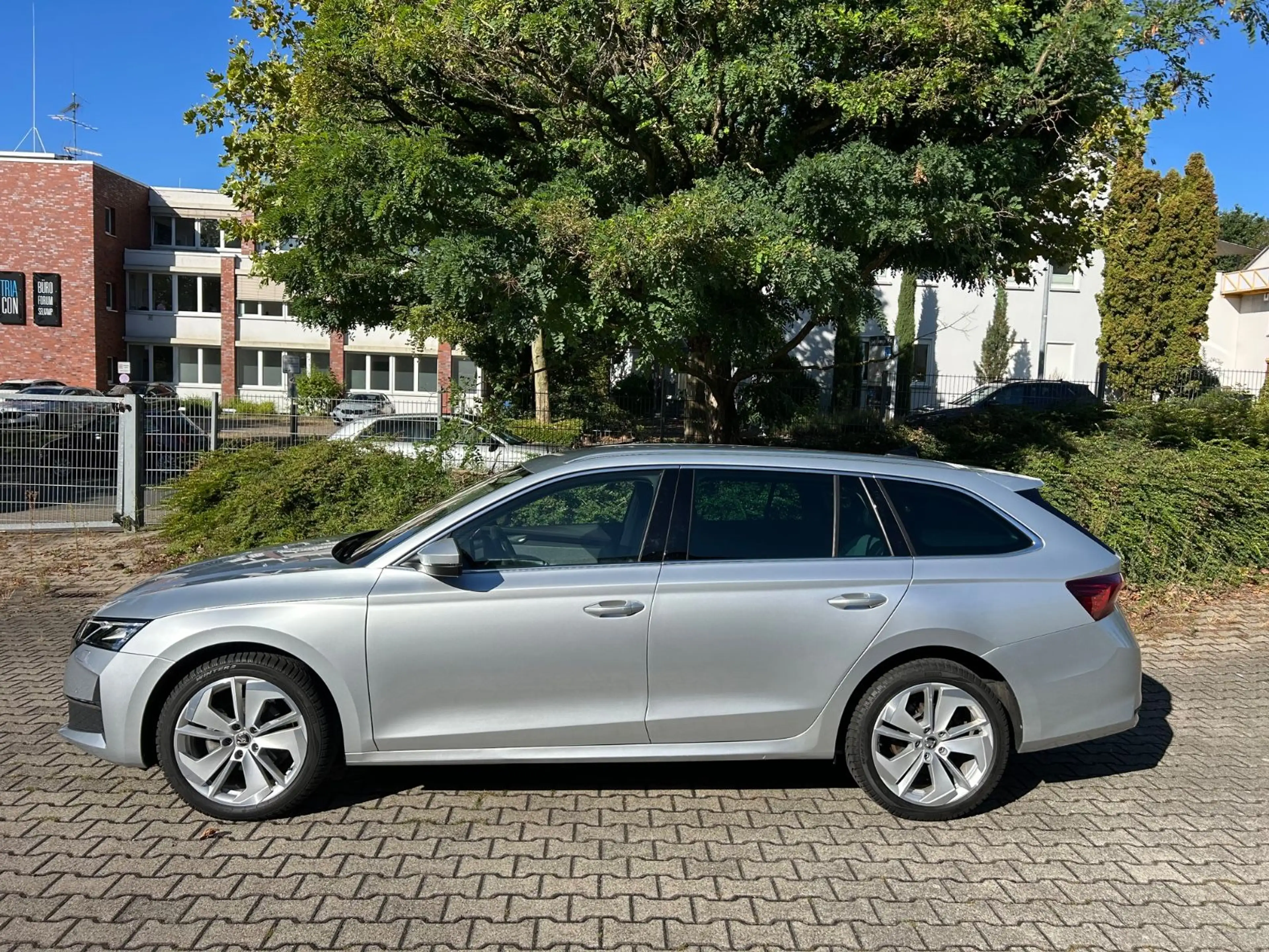 Skoda Octavia Combi 2.0 TDI Selection — photo 7