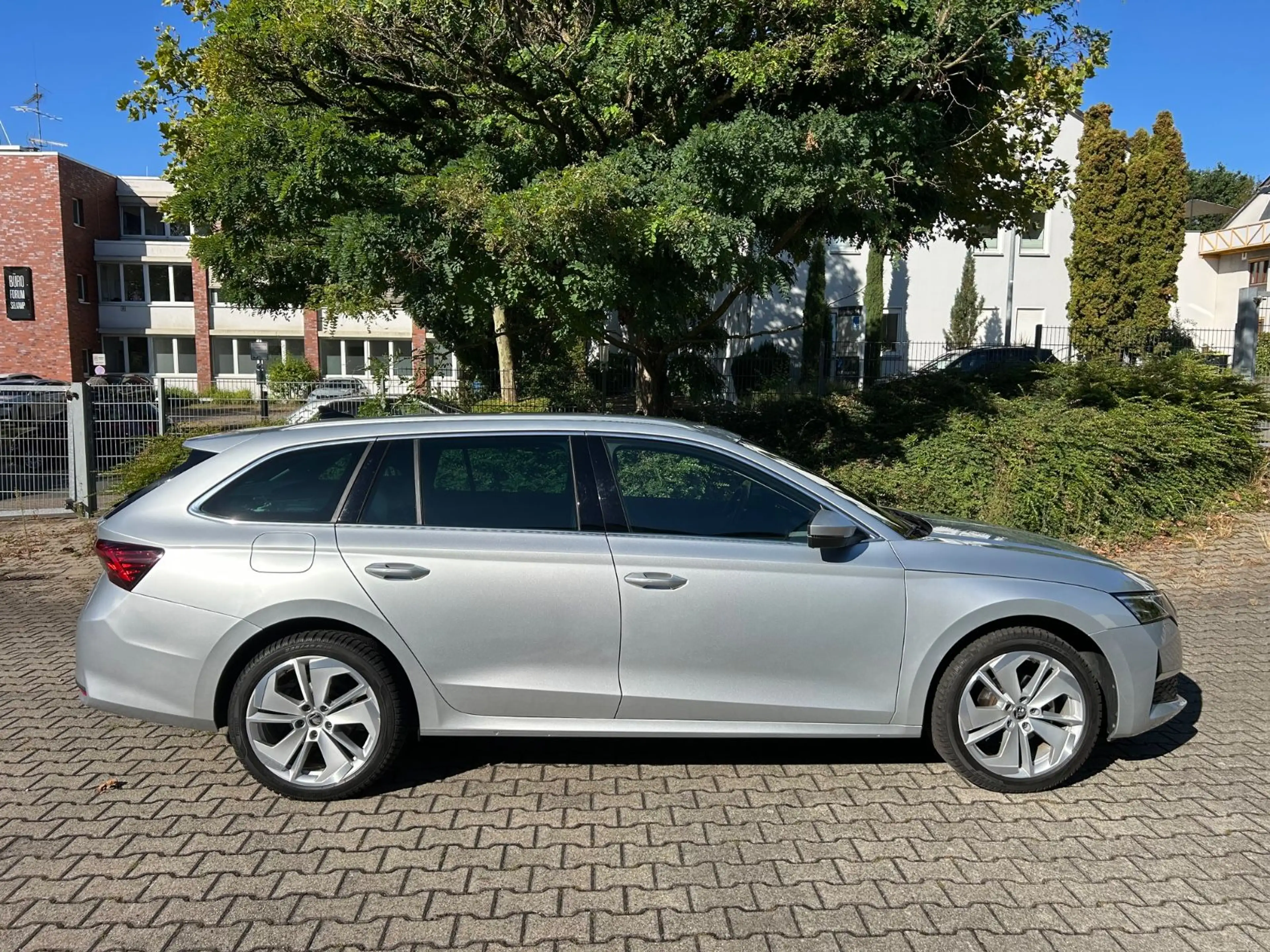 Skoda Octavia Combi 2.0 TDI Selection — photo 8