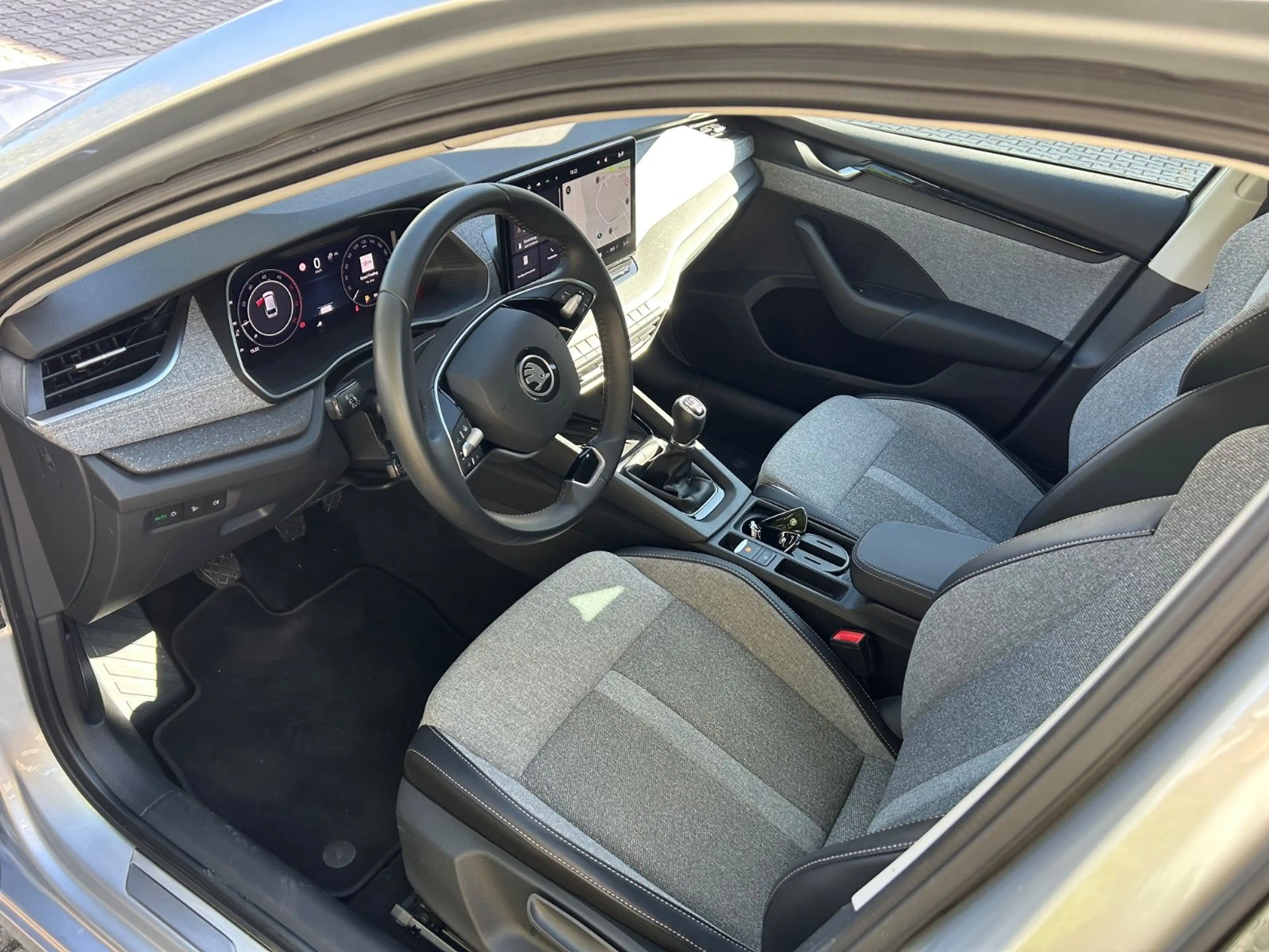 Skoda Octavia Combi 2.0 TDI Selection — photo 11