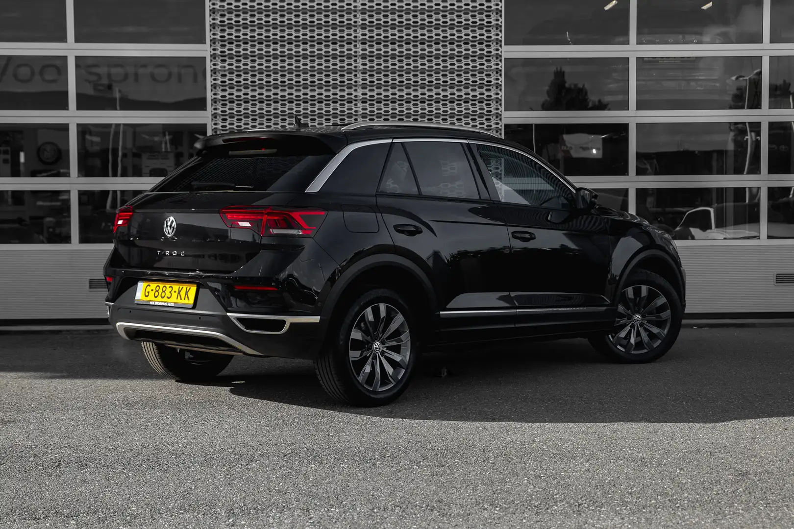 Volkswagen T-Roc 1.5 TSI Sport | Panorama Dak | Active info Display Zwart - 2