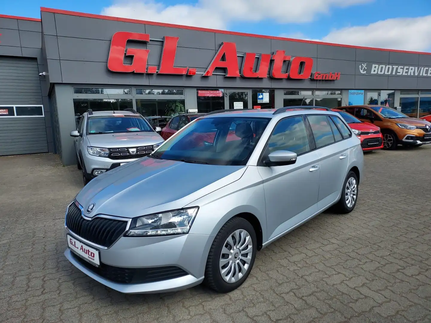 Skoda Fabia Combi/NAVI(SMARTLINK)/SH/PDC/TEMPO/KLIMAAU Plateado - 1