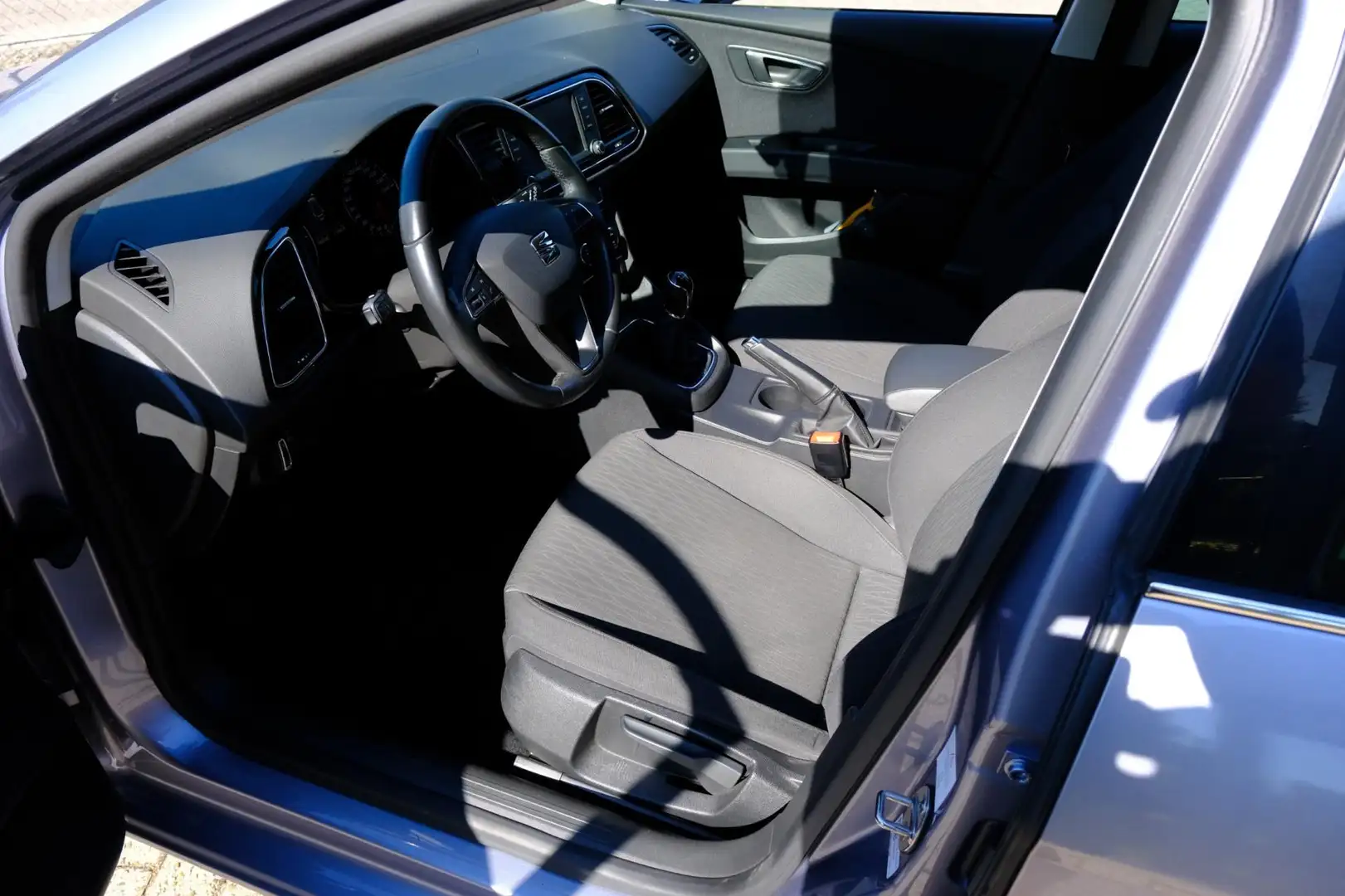 SEAT Leon ST 1.0 EcoTSI Style Connect Navi|PDC|Cruise|Apple Grijs - 2