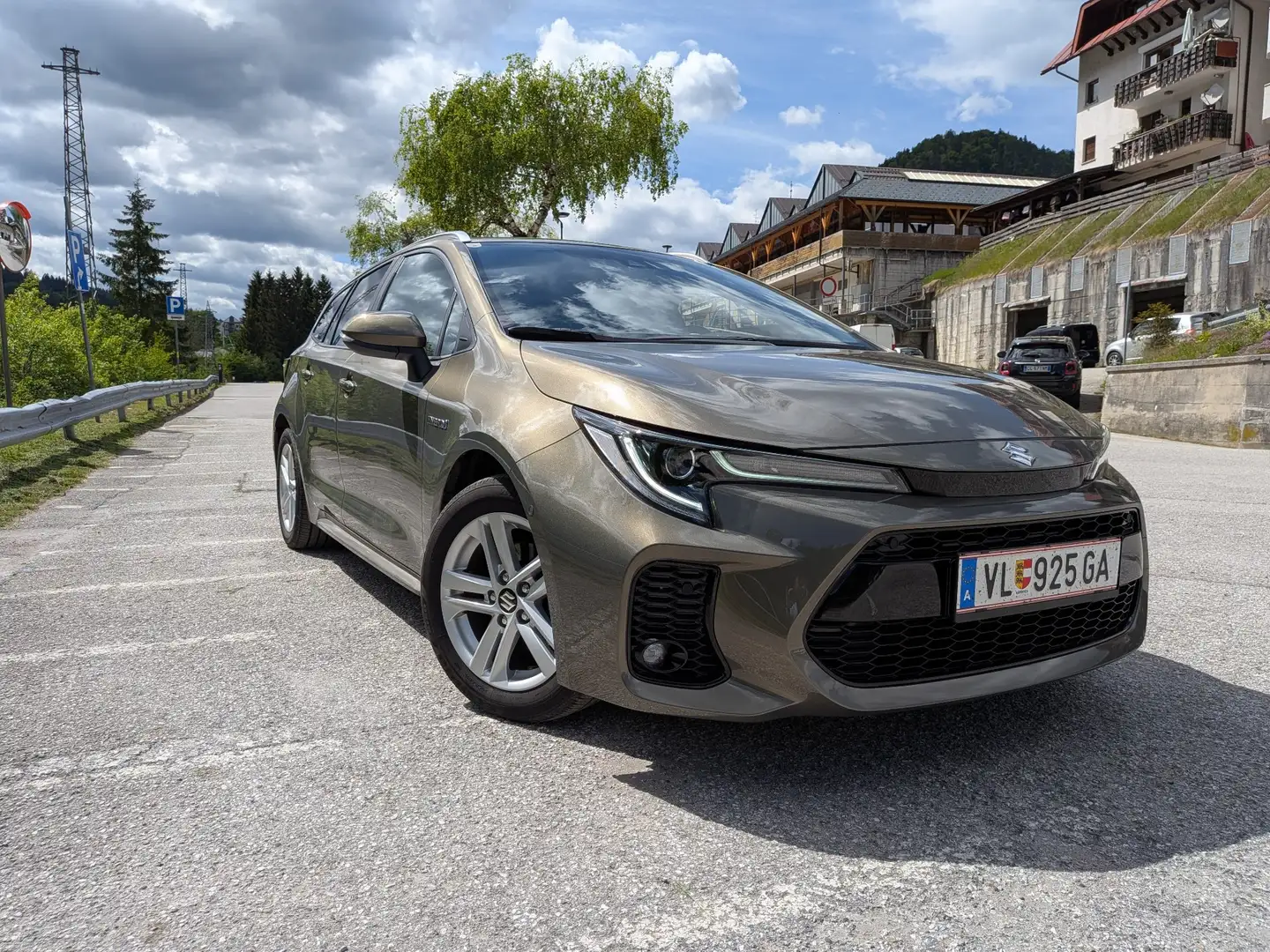 Suzuki Swace 1,8 HEV E-CVT Flash - 1