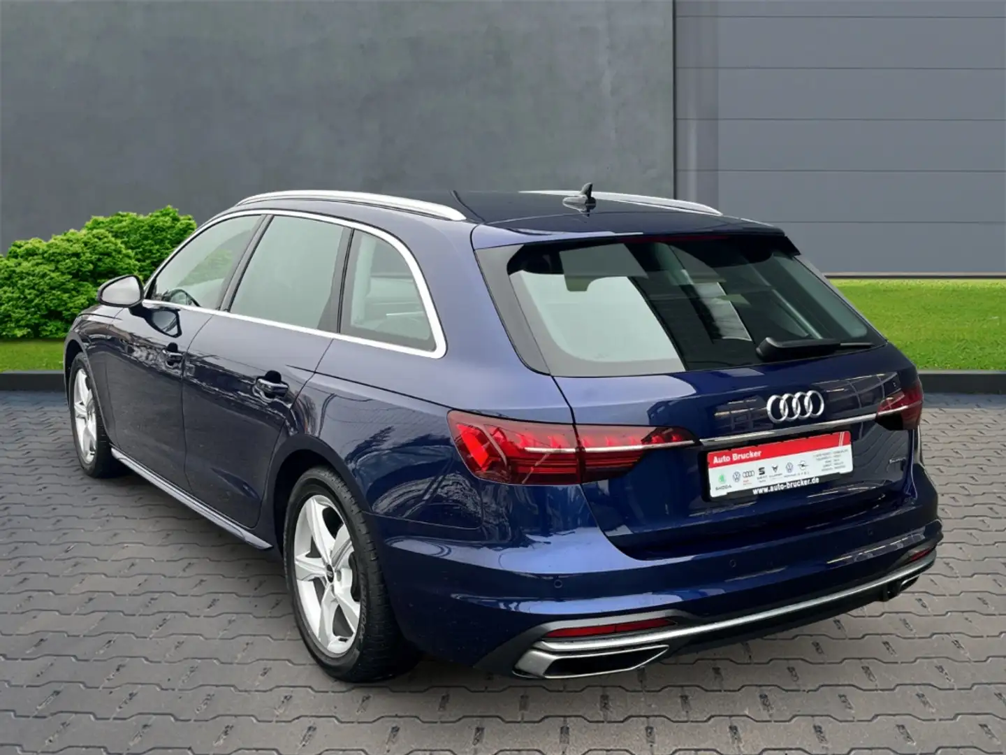 Audi A4 Avant 40 TDI quattro advanced+Standheizung+Navi+el Blue - 2