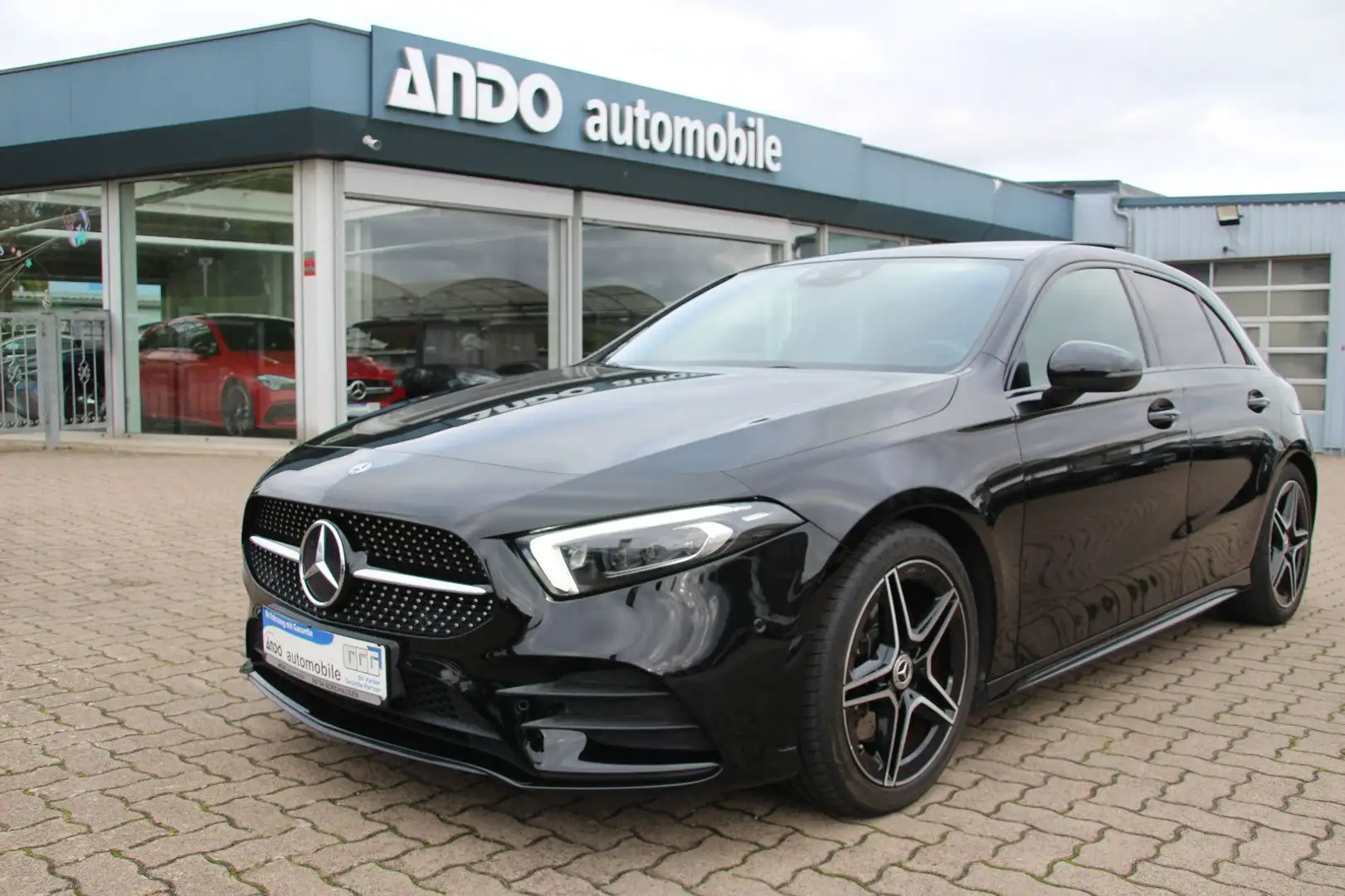Mercedes-Benz A 220 4Matic AMG-Line Night-Paket*MULTIBEAM*PANO Noir - 1